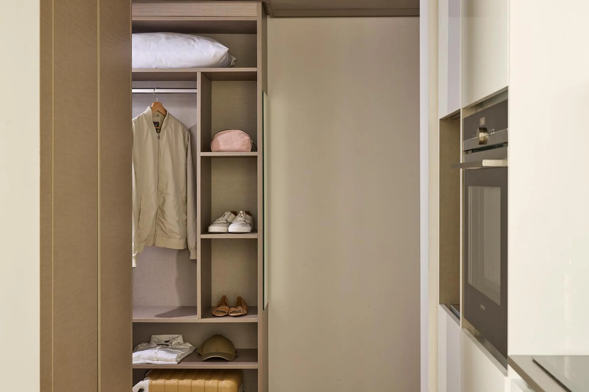 wardrobe in Base Geneva