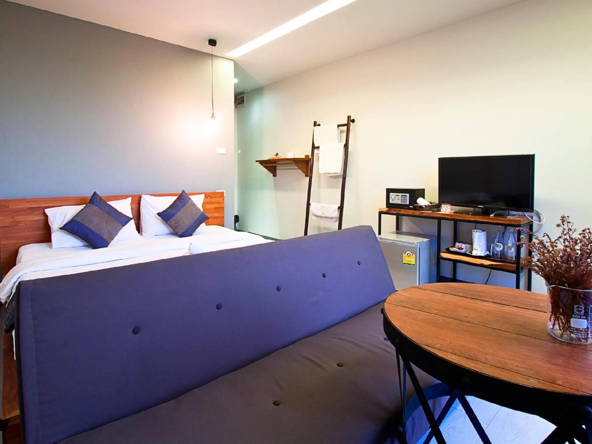 Bedroom, Bed in 3 Laan House