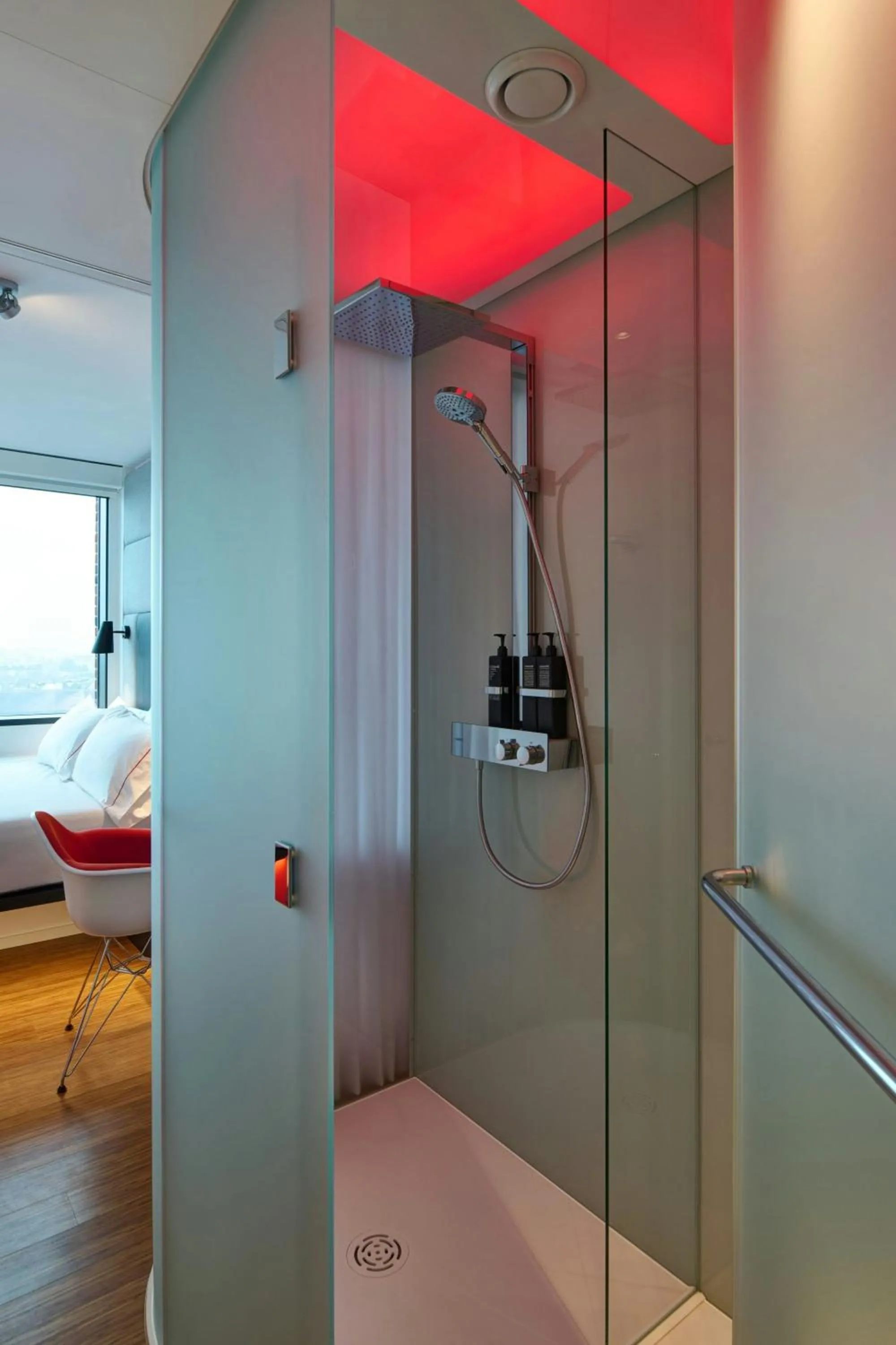 Bedroom in citizenM Dublin St Patrick's