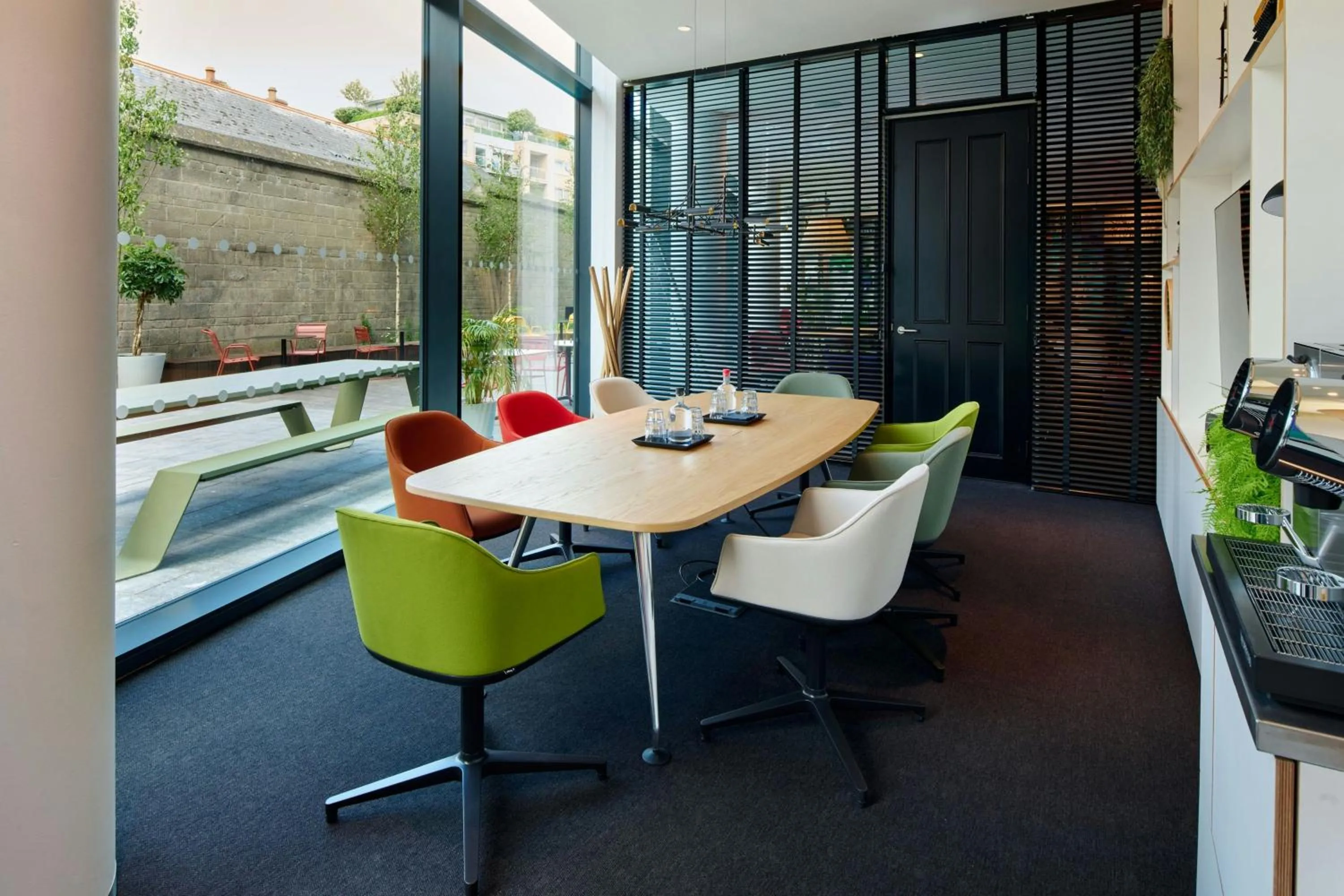 Meeting/conference room in citizenM Dublin St Patrick's