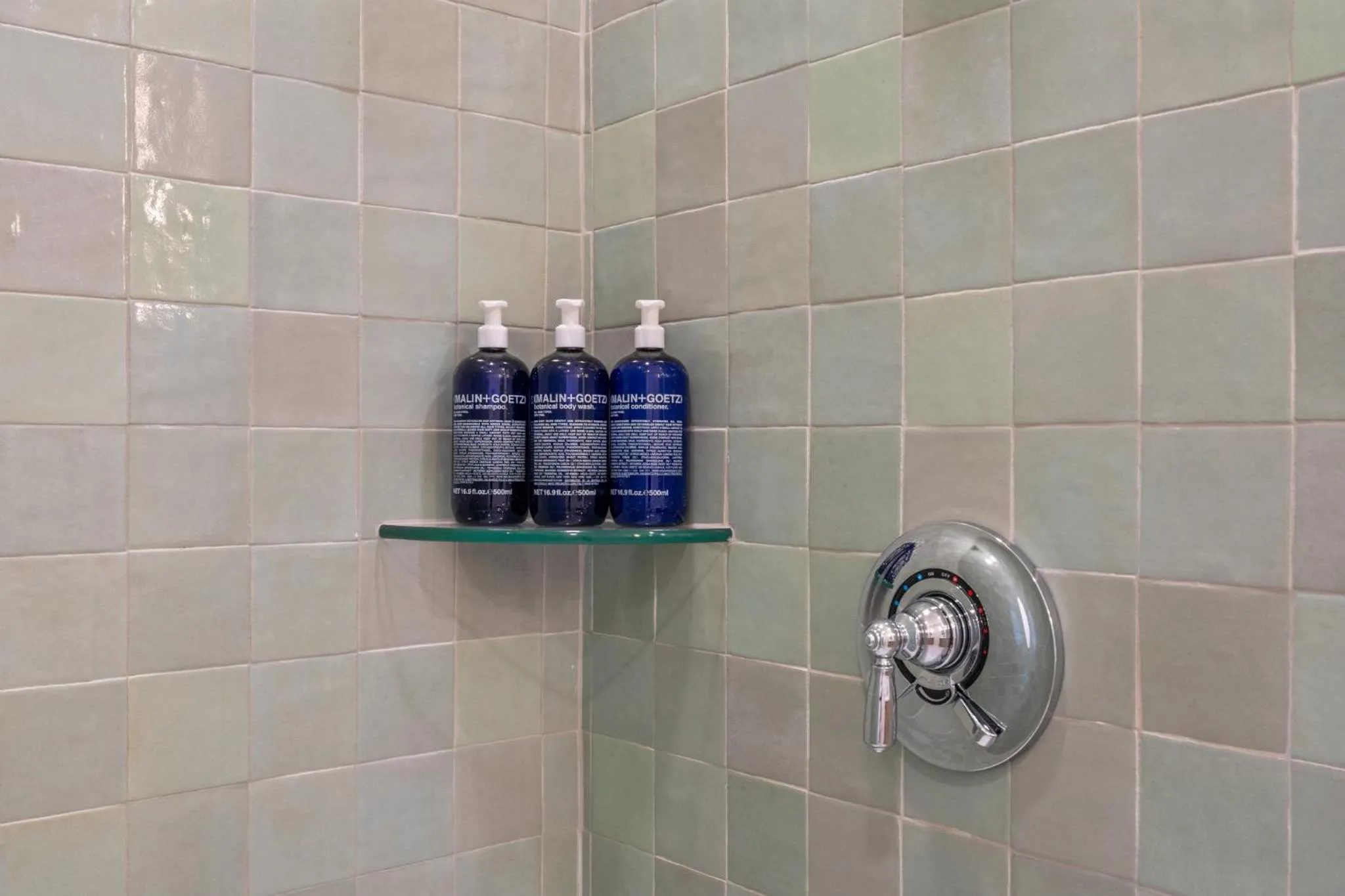 Shower in The Continental, powered by Placemakr - Downtown - Market Square