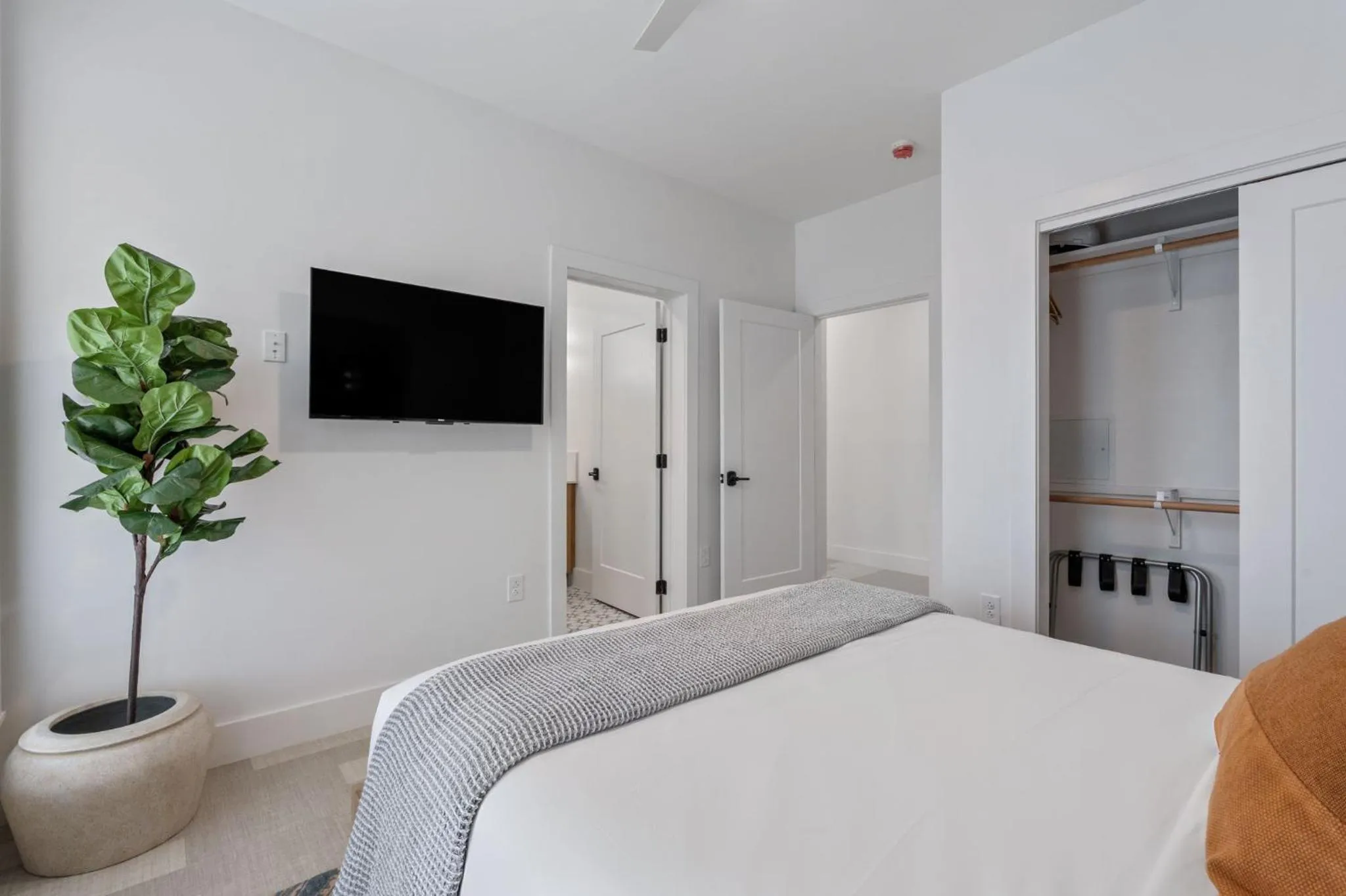 Bed in The Continental, powered by Placemakr - Downtown - Market Square