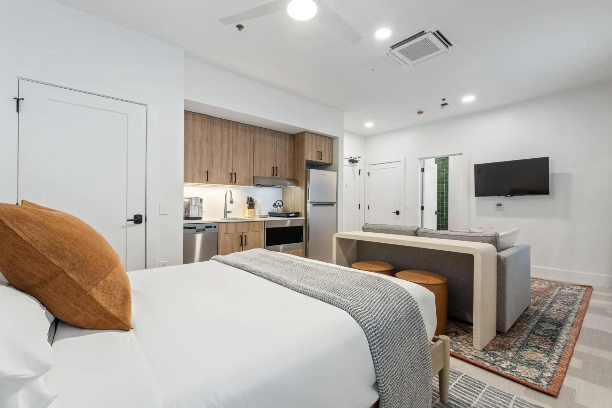 Photo of the whole room, Bed in The Continental, powered by Placemakr - Downtown - Market Square