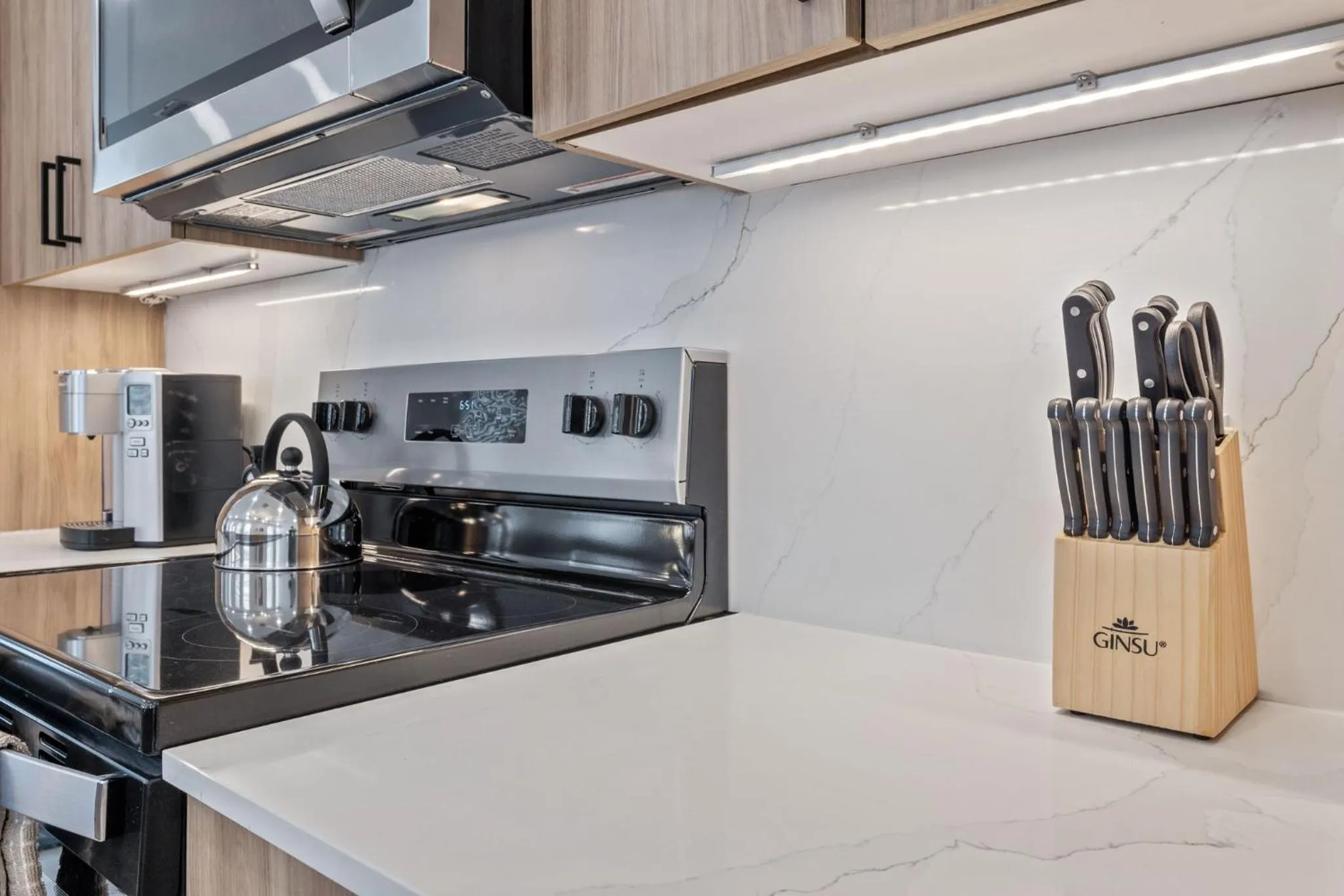 Kitchen or kitchenette in The Continental, powered by Placemakr - Downtown - Market Square