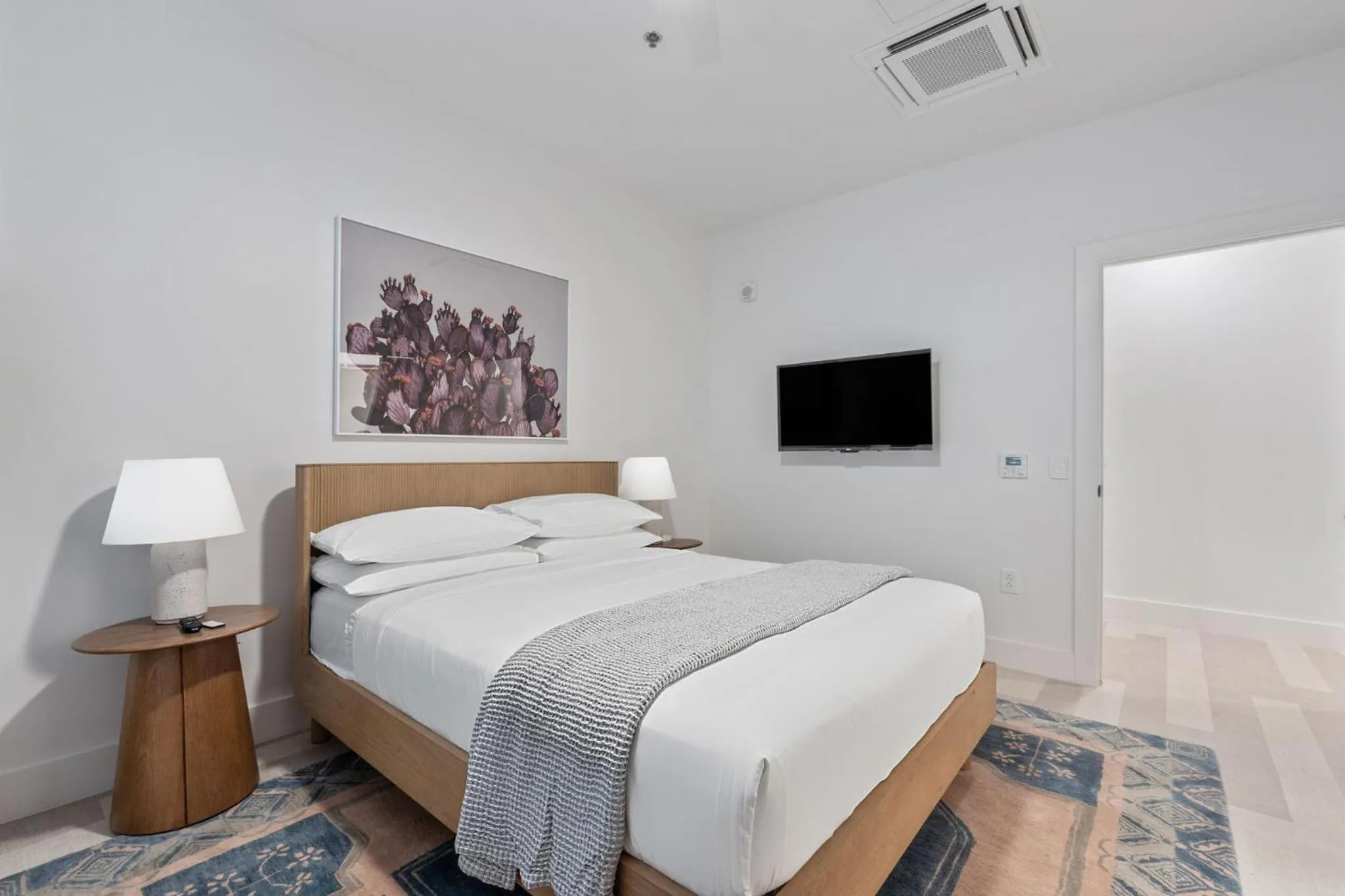 Bedroom, Bed in The Continental, powered by Placemakr - Downtown - Market Square