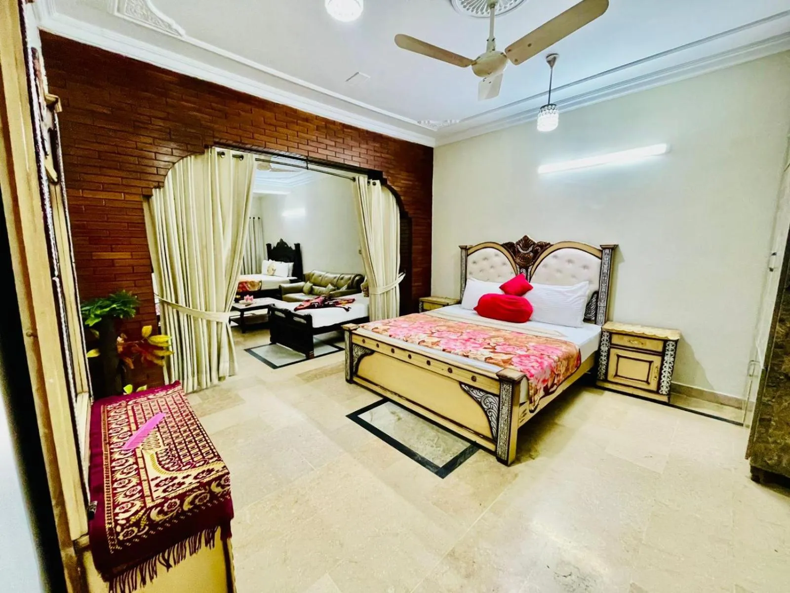 Bed in Neelum Guest House