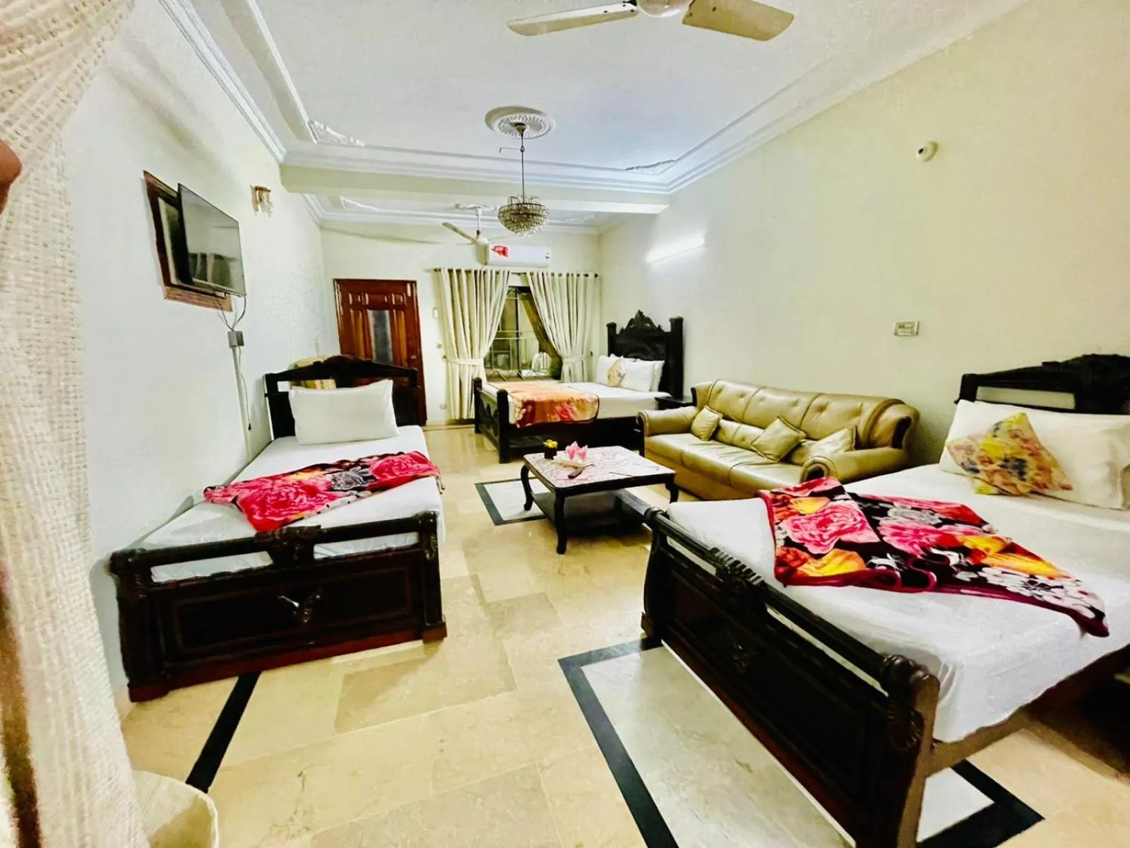 Bed in Neelum Guest House