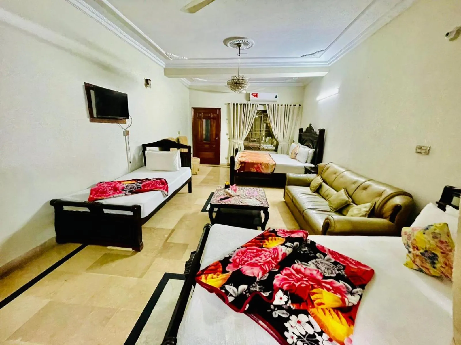 Bed in Neelum Guest House