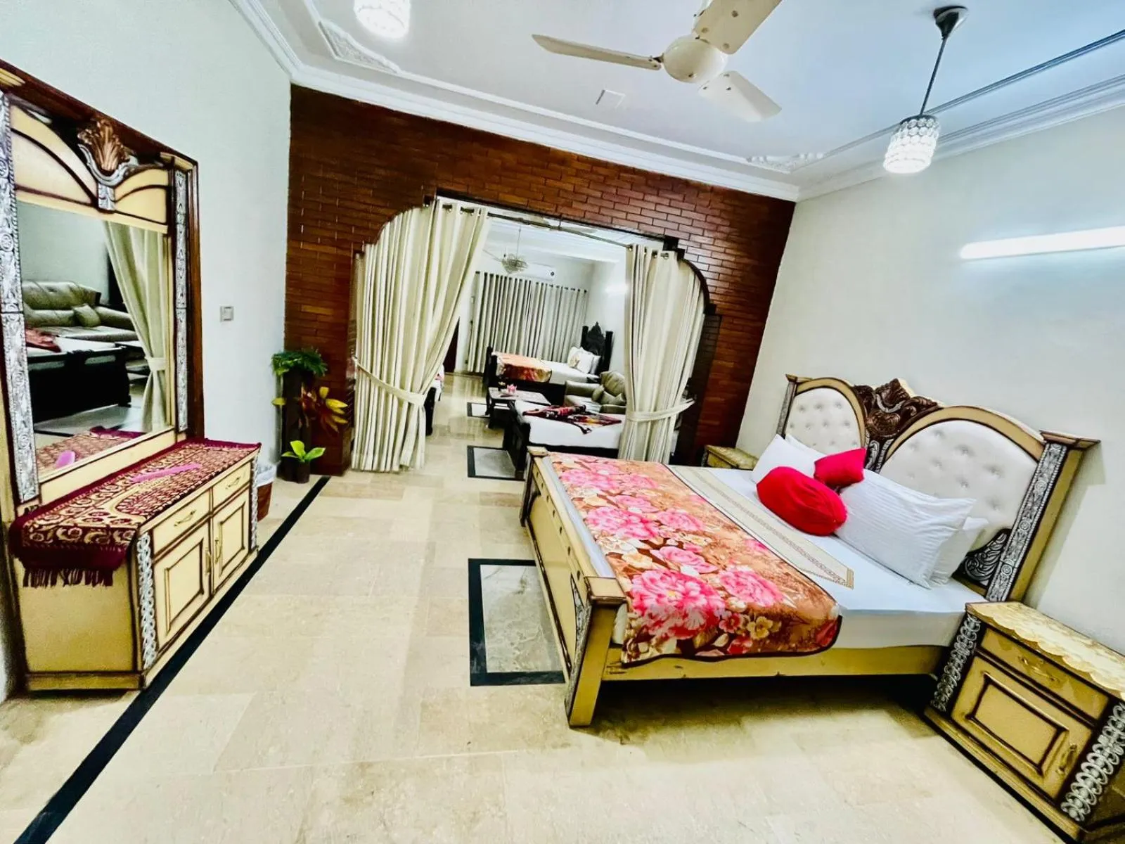 Bed in Neelum Guest House