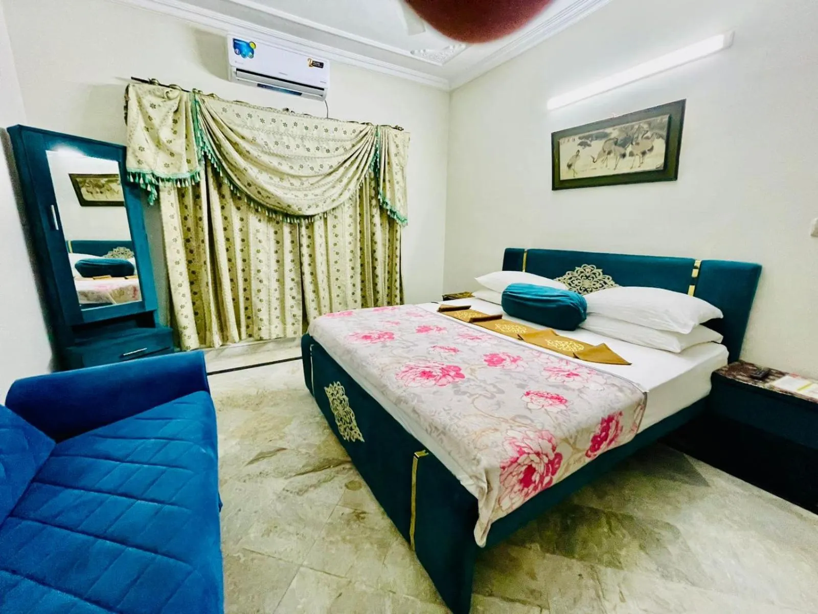 Bed in Neelum Guest House