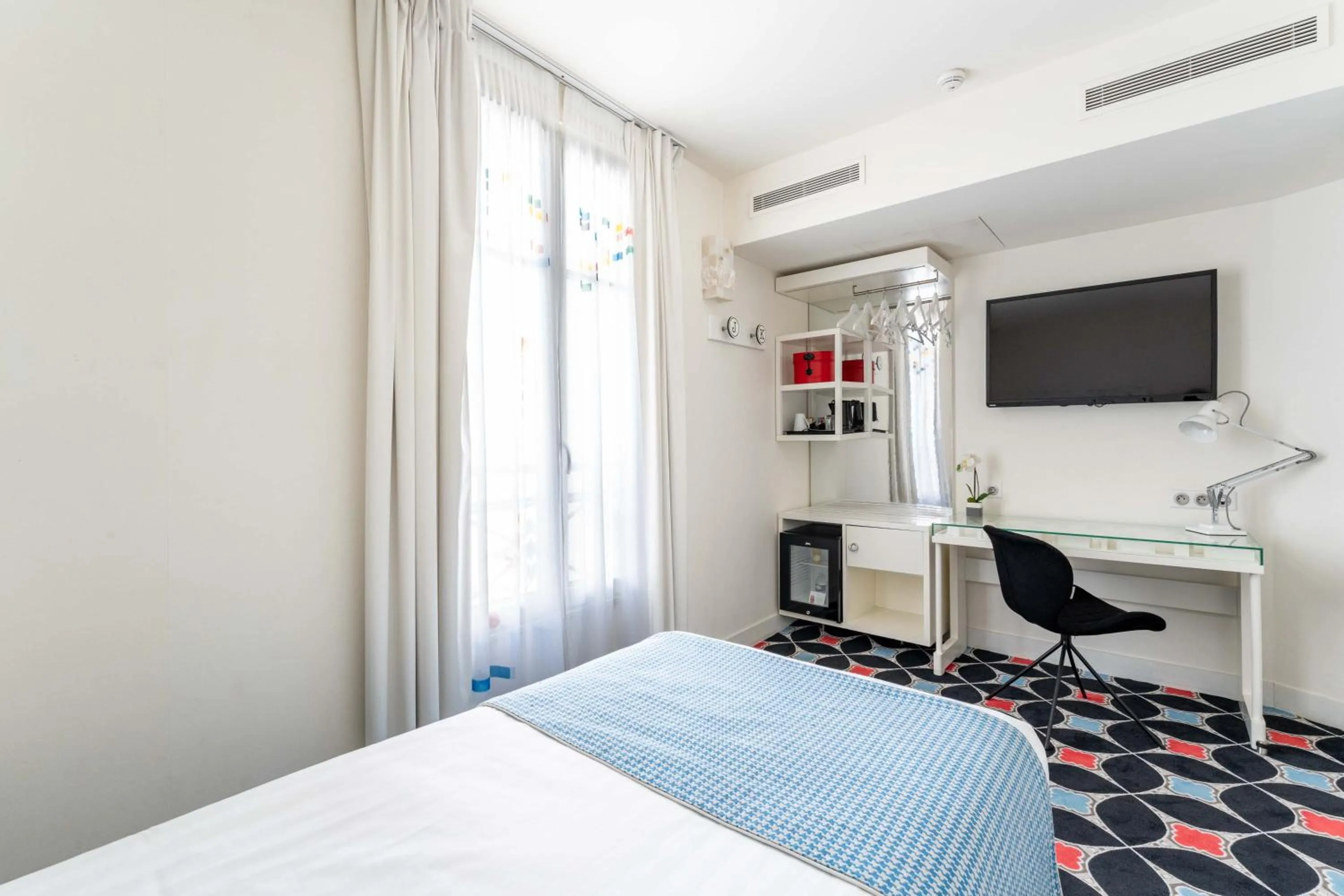 Bedroom, Bed in Hotel Joke - Astotel