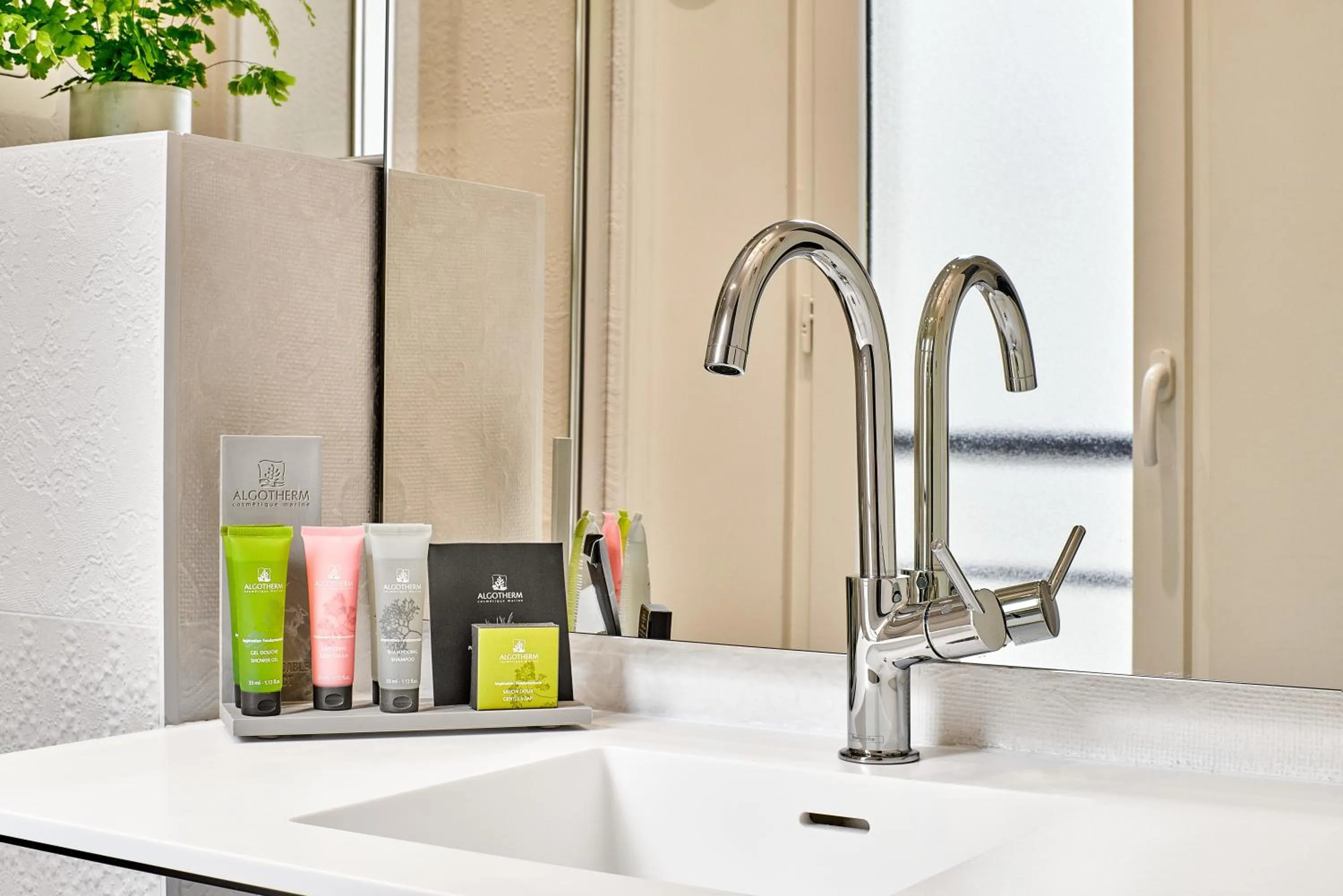 Bathroom in Hotel Joke - Astotel