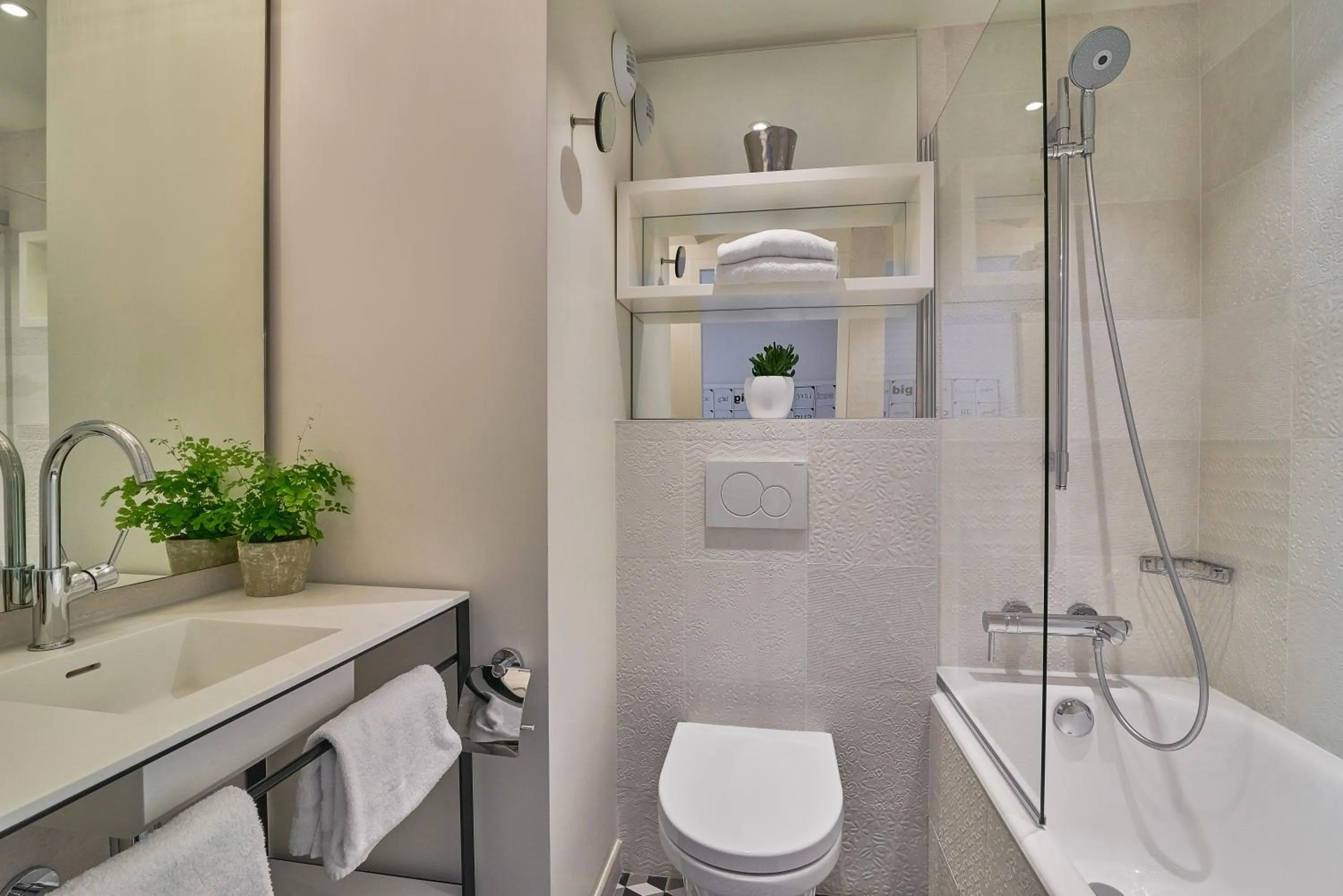 Bathroom in Hotel Joke - Astotel