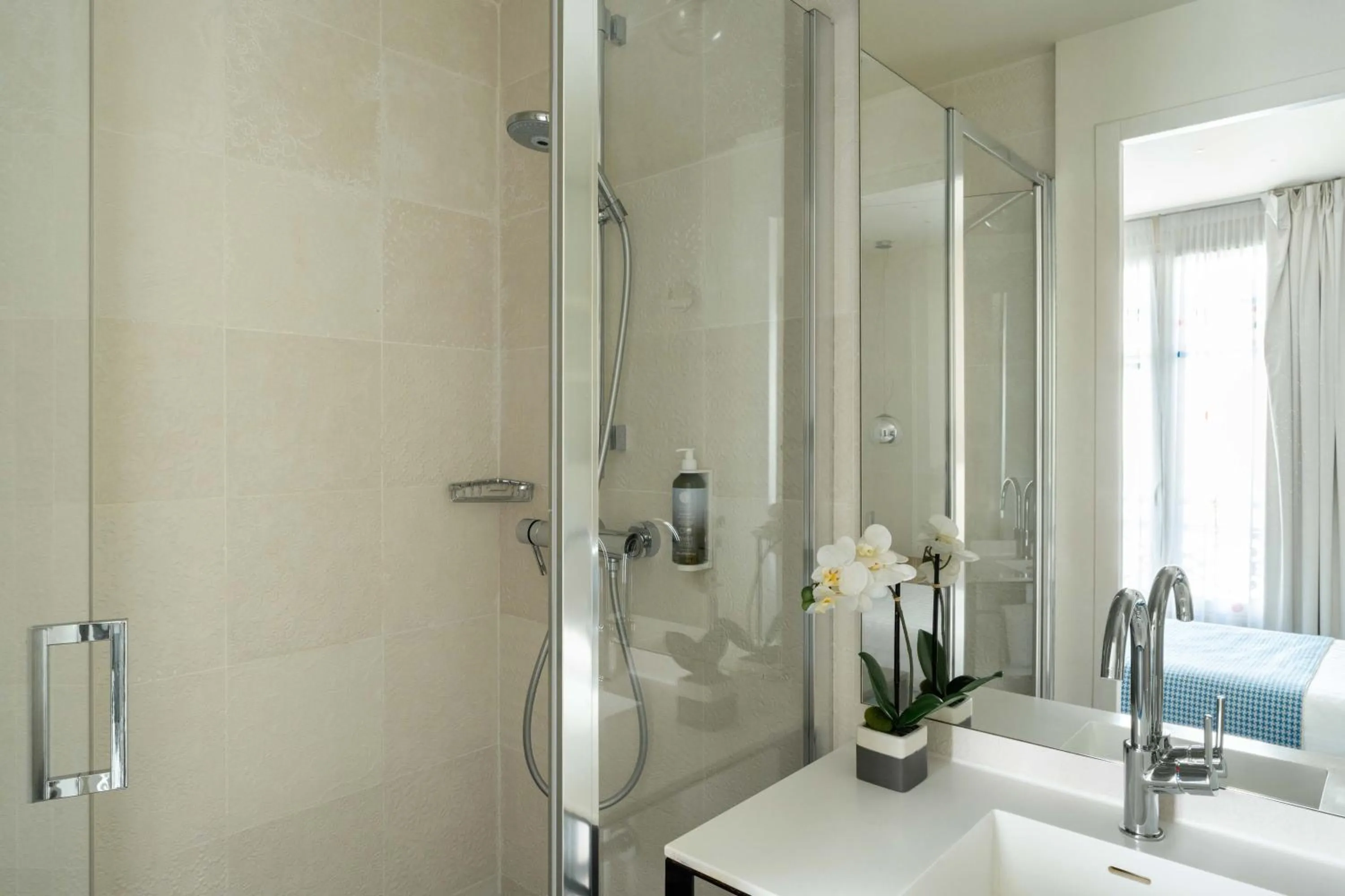 Bathroom in Hotel Joke - Astotel