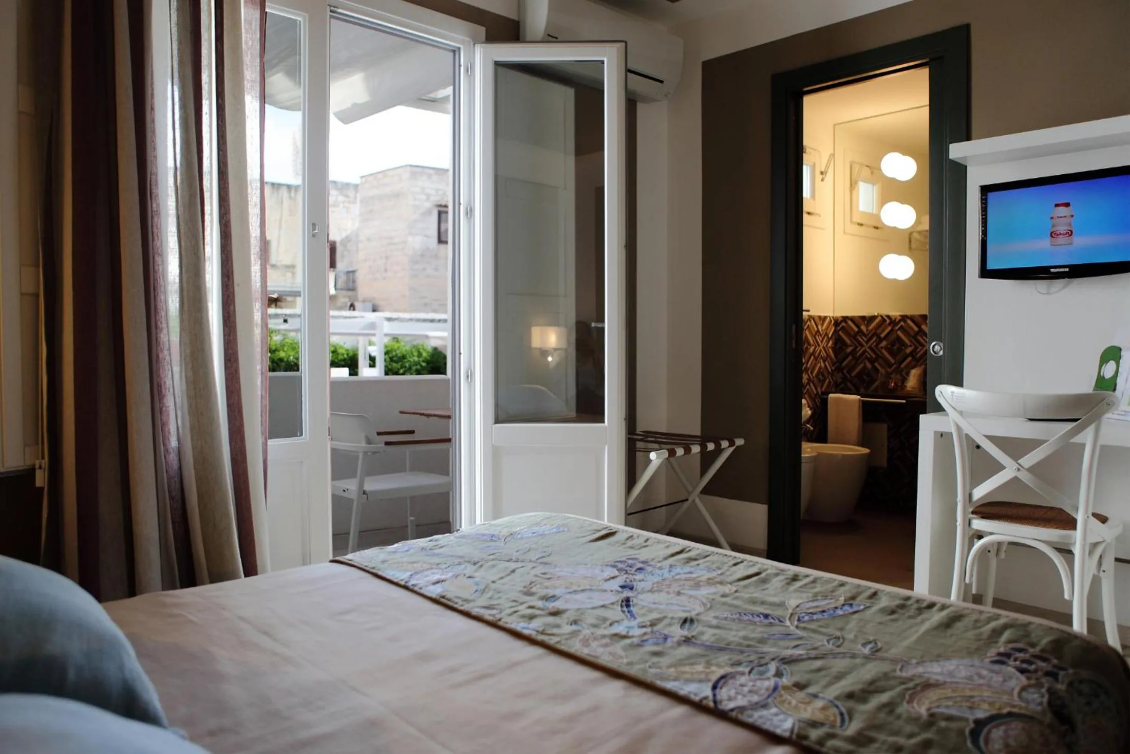 TV and multimedia, Bed in Aegusa Hotel