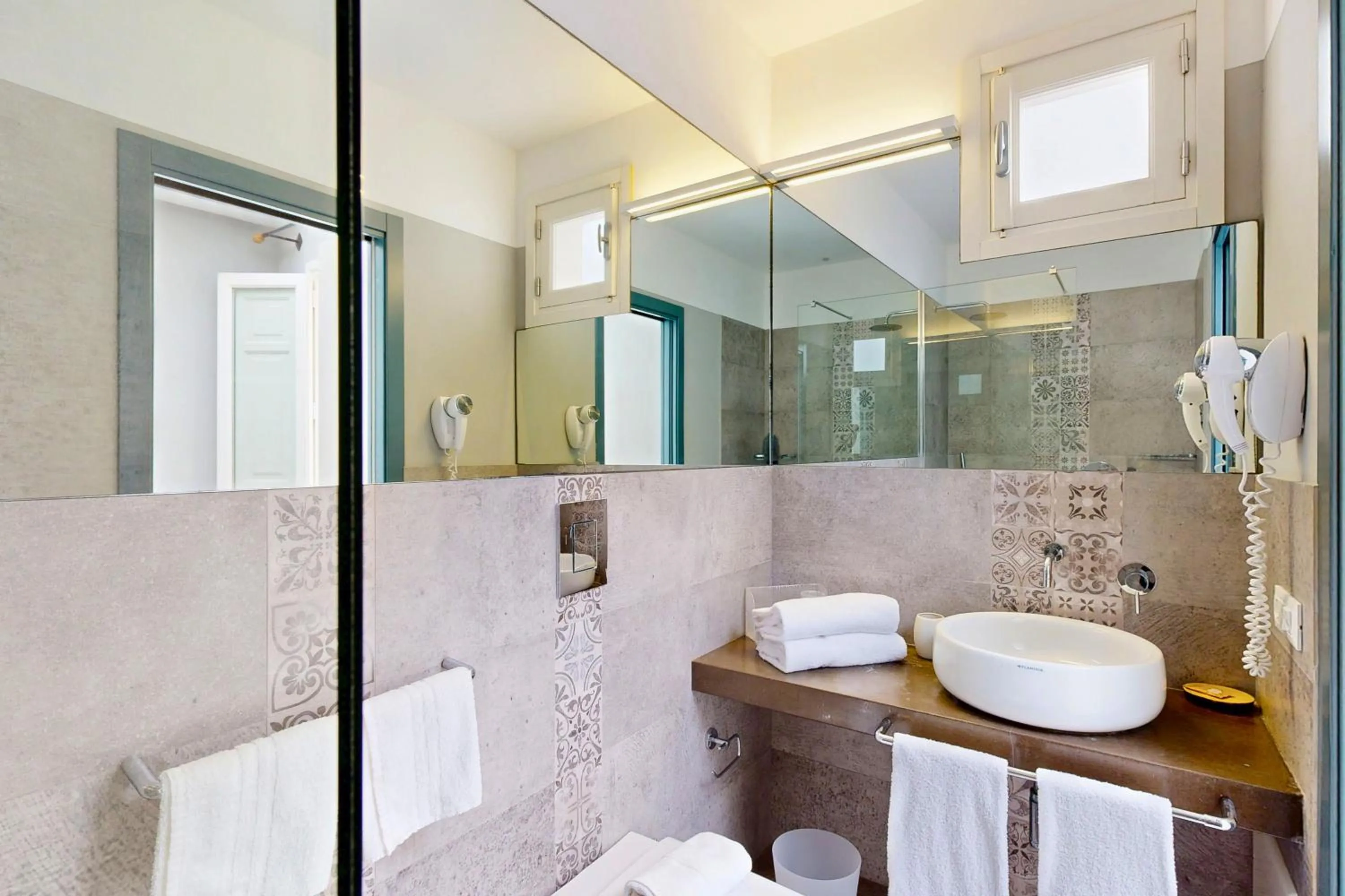 Shower in Aegusa Hotel