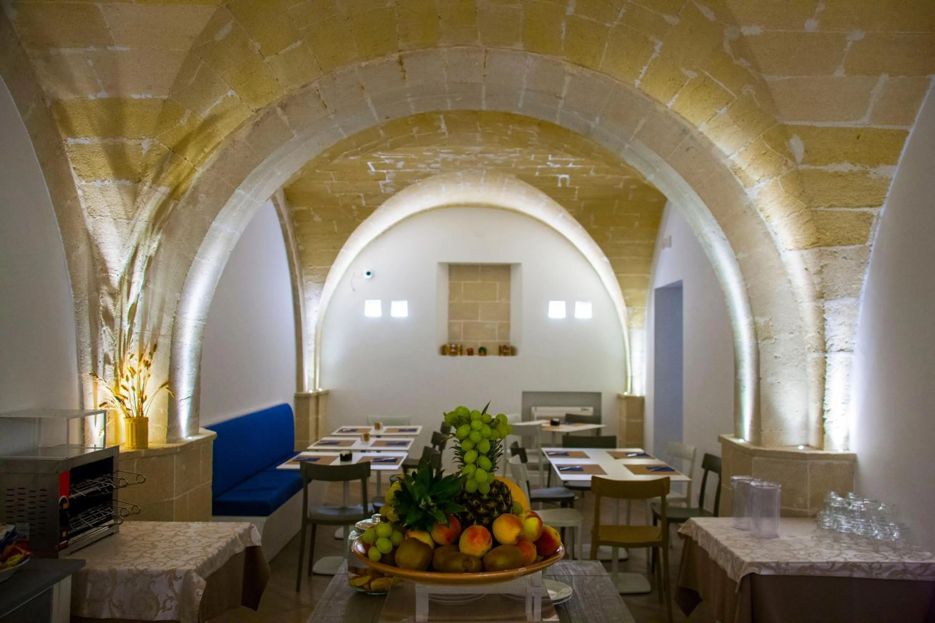 Restaurant/places to eat in Aegusa Hotel