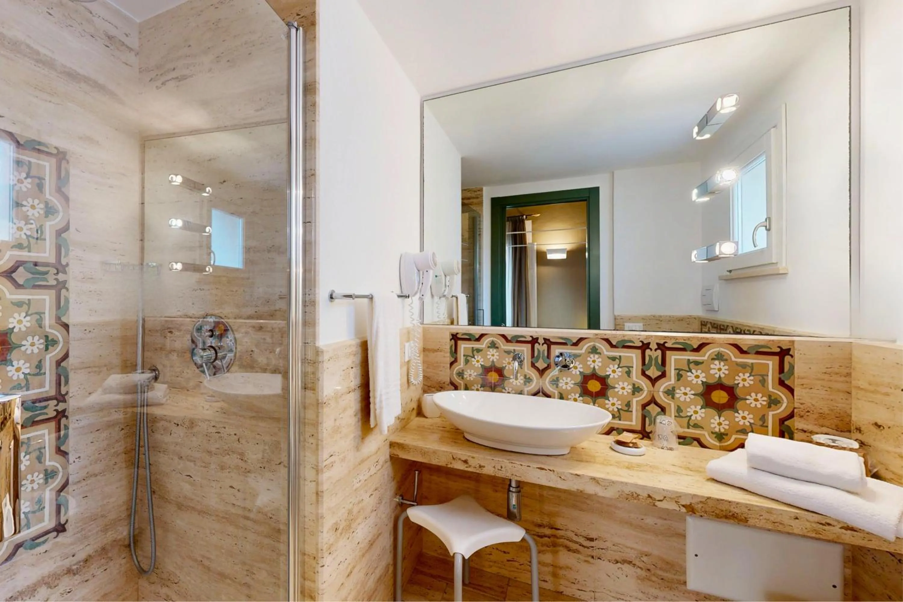 Shower in Aegusa Hotel