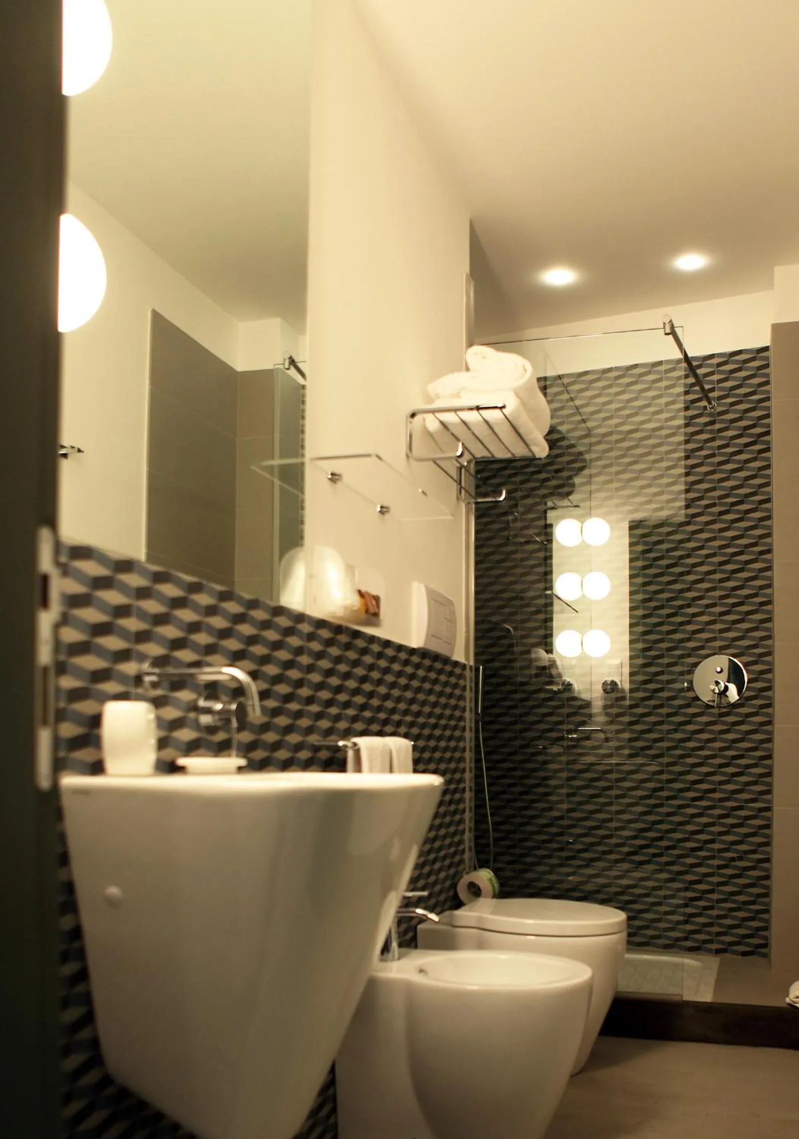 Shower in Aegusa Hotel