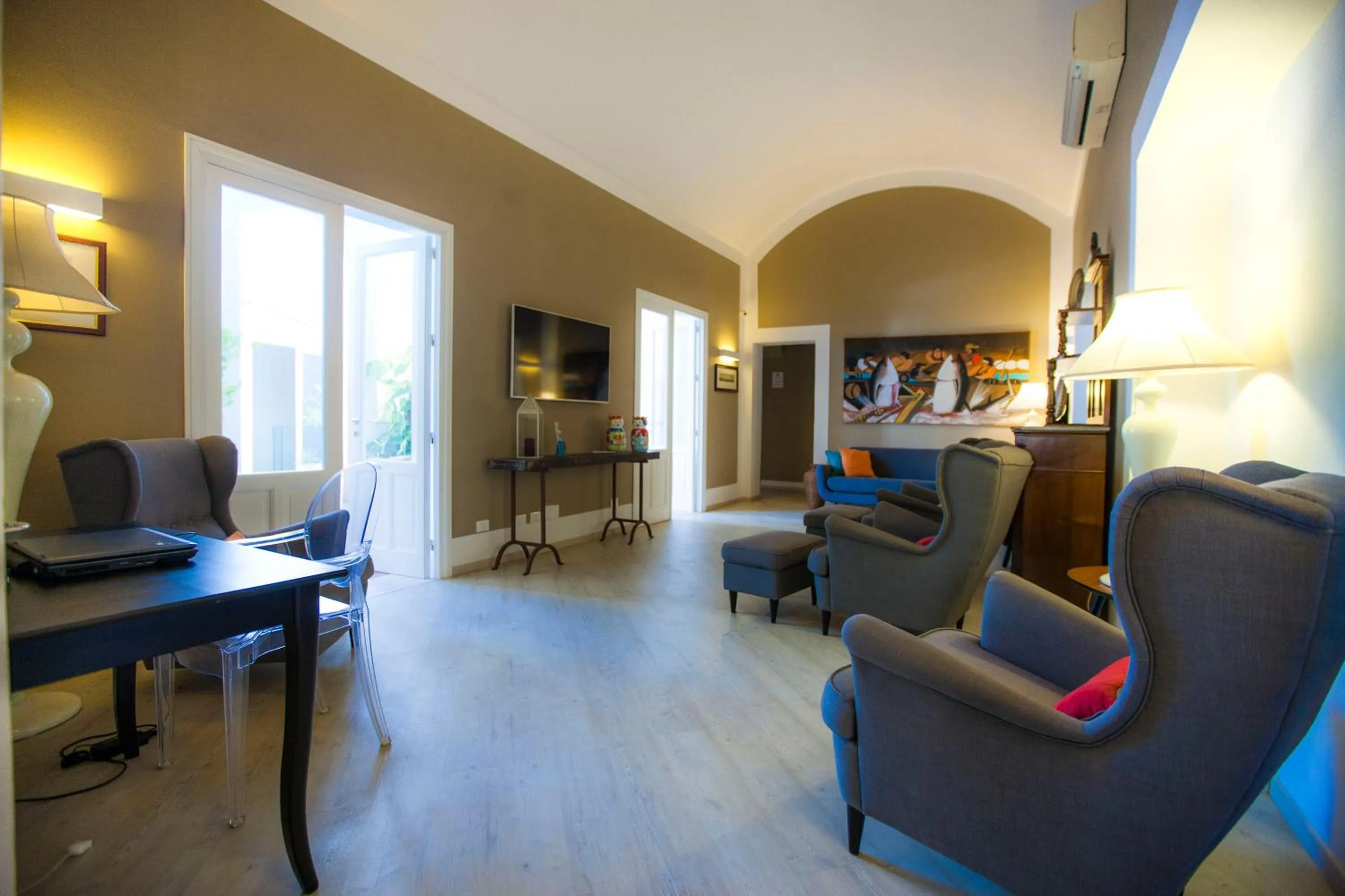 Communal lounge/ TV room in Aegusa Hotel