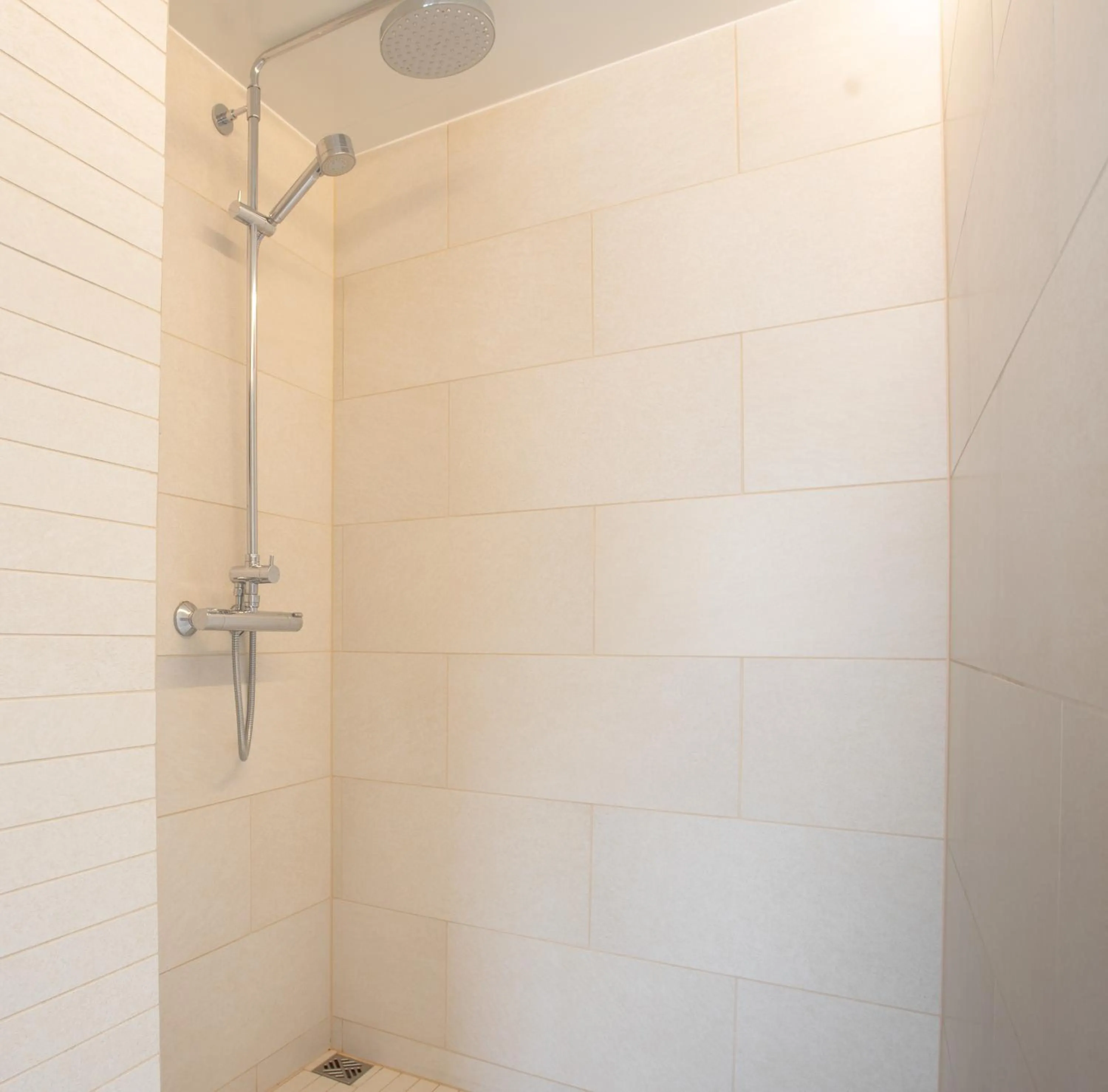 Shower in Old Airline Guesthouse