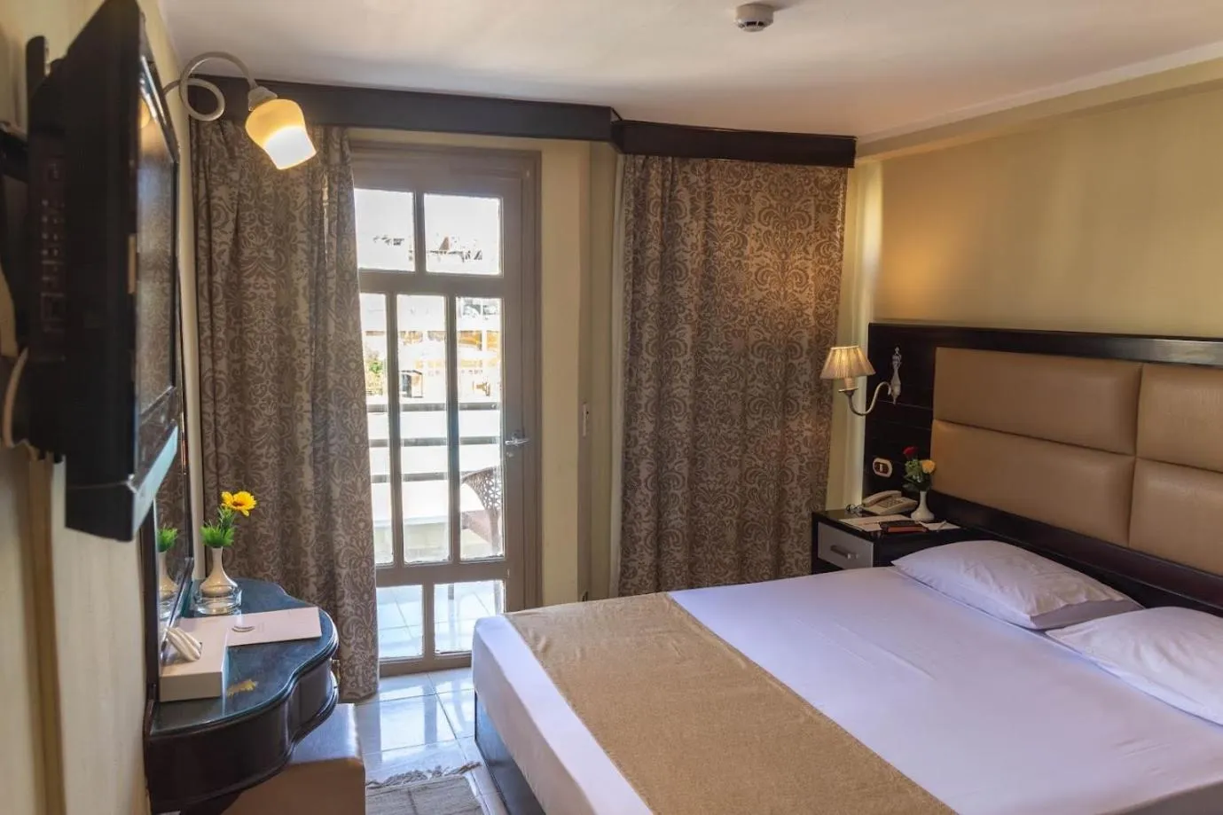 Bed in Cataract Layalina Naama Bay