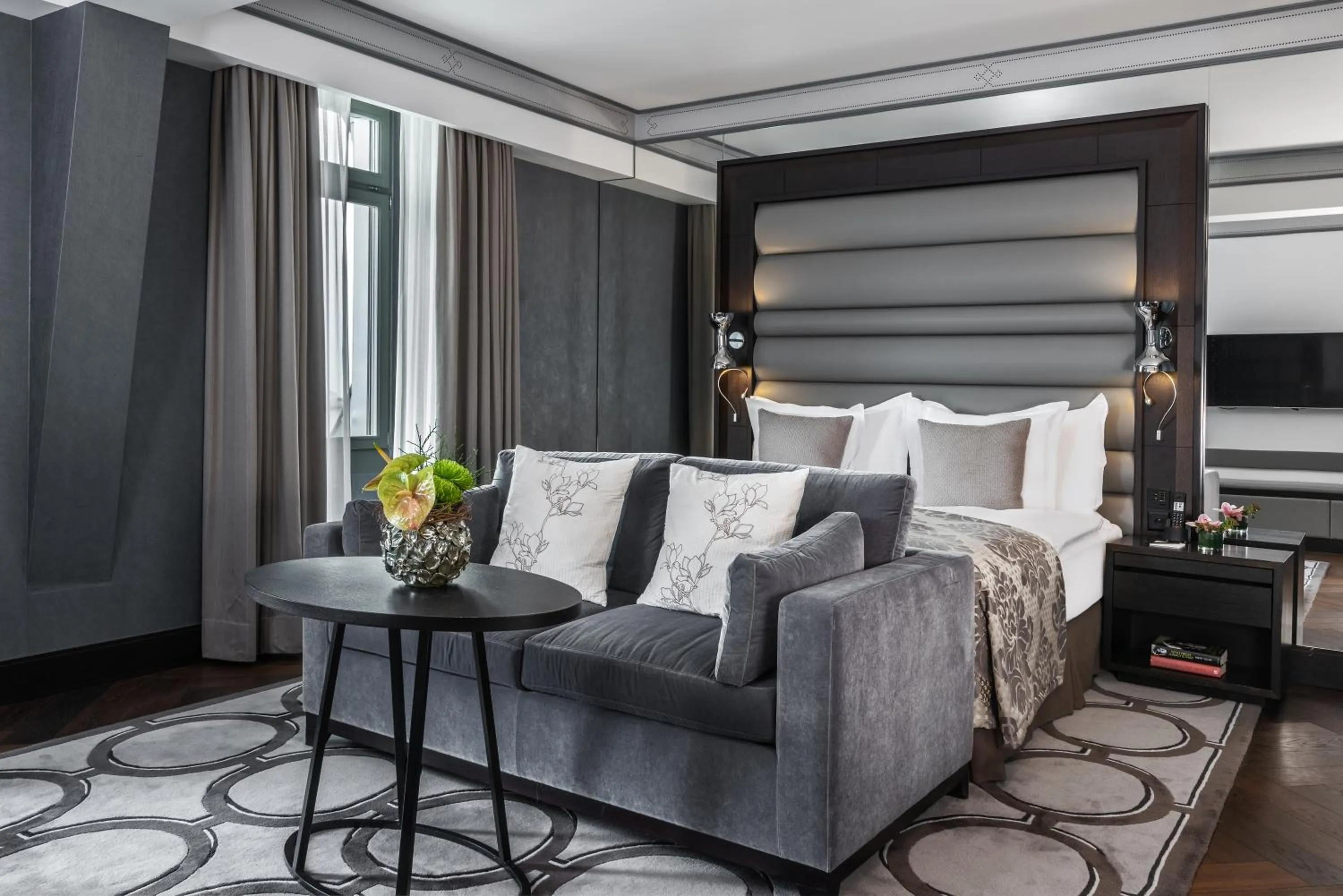 Living room, Bed in Royal Savoy Hotel & Spa