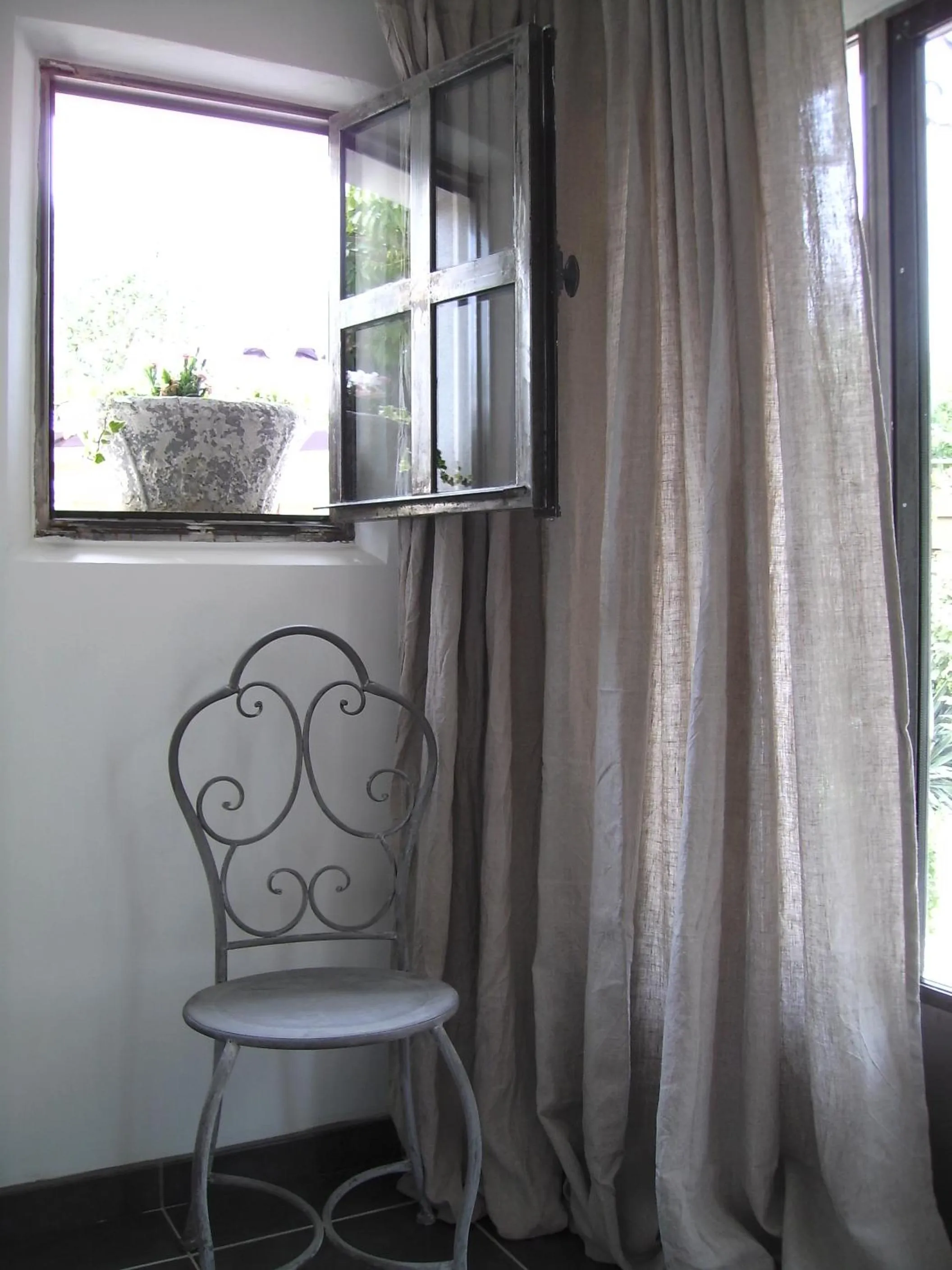 Decorative detail in "Le Vent d'Étoile" B&B and Guesthouses