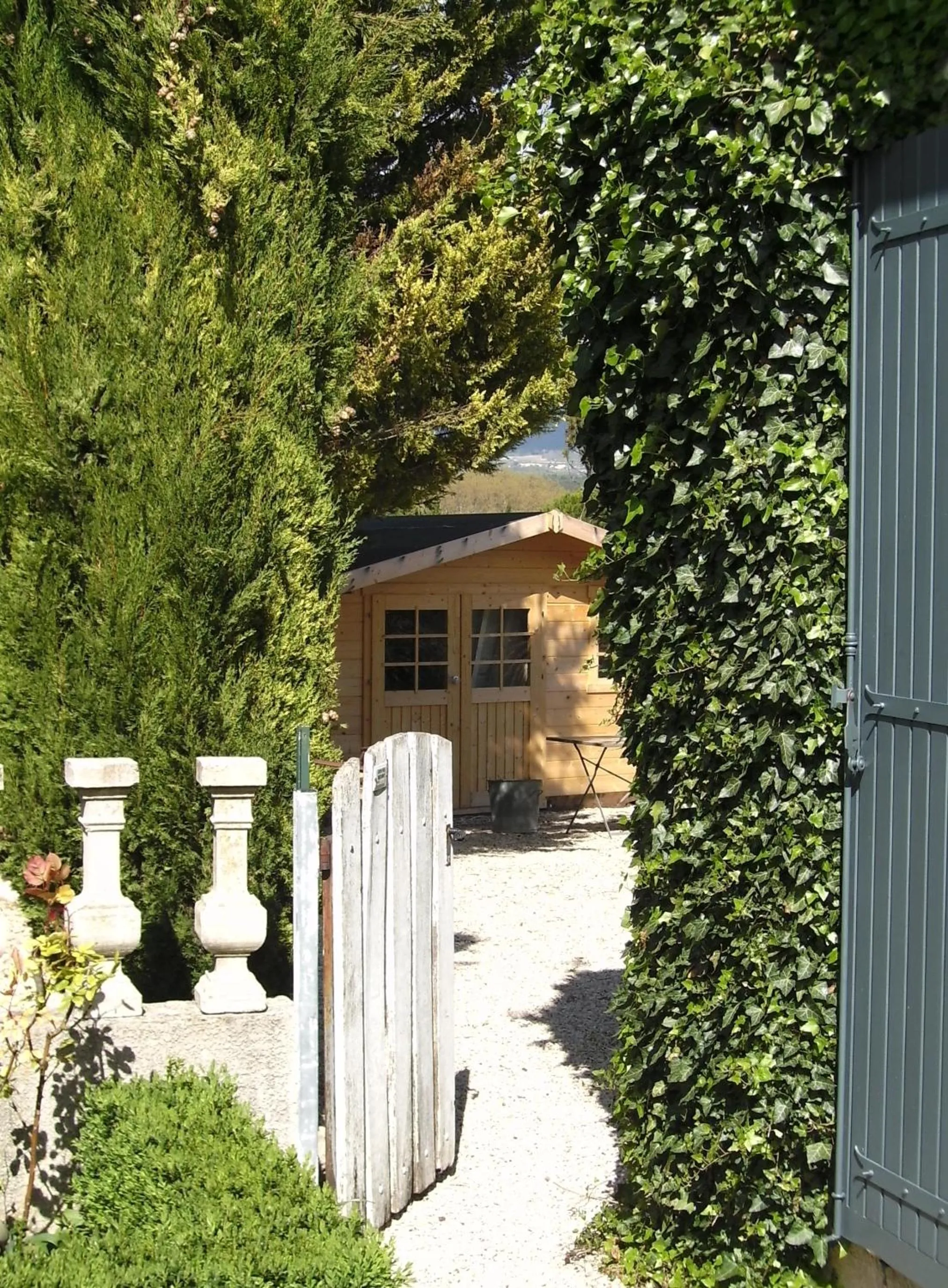 Garden view in "Le Vent d'Étoile" B&B and Guesthouses