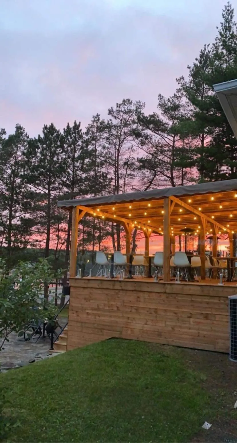 Patio in Auberge l'Intermède du lac