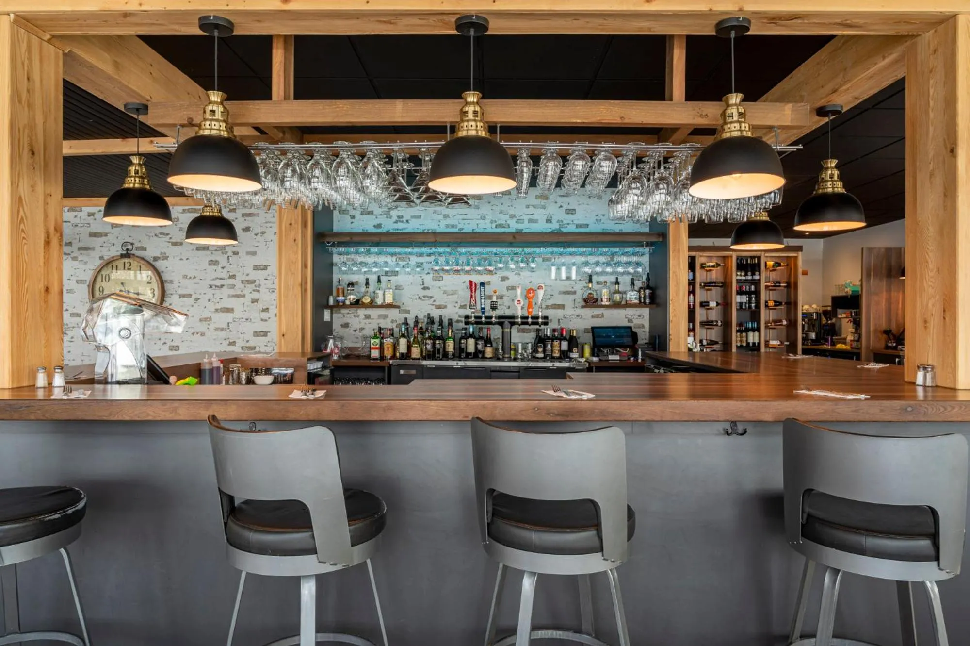 Lounge or bar in Auberge l'Intermède du lac