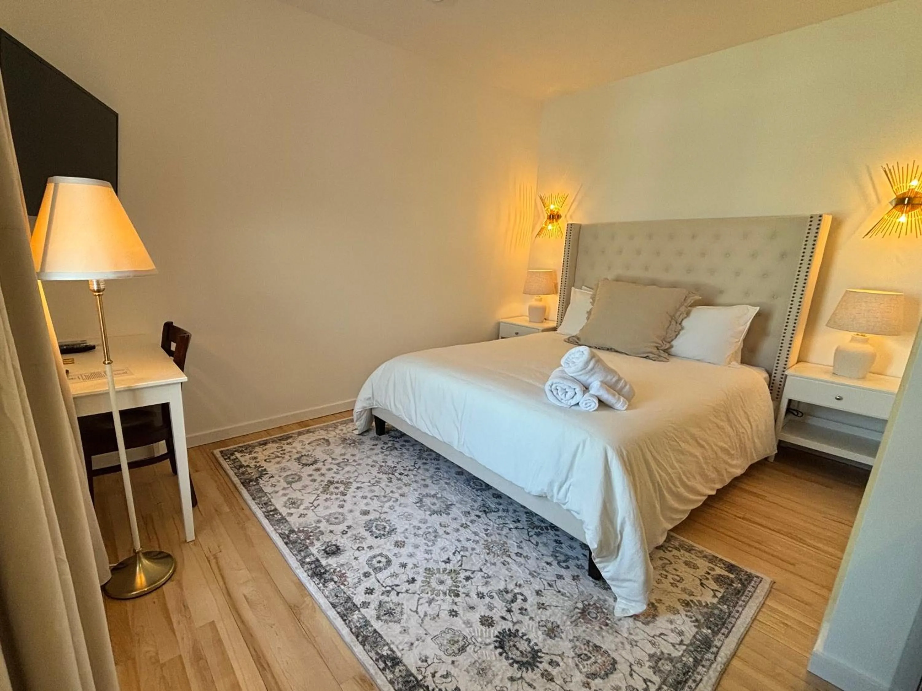 Bedroom, Bed in Auberge l'Intermède du lac