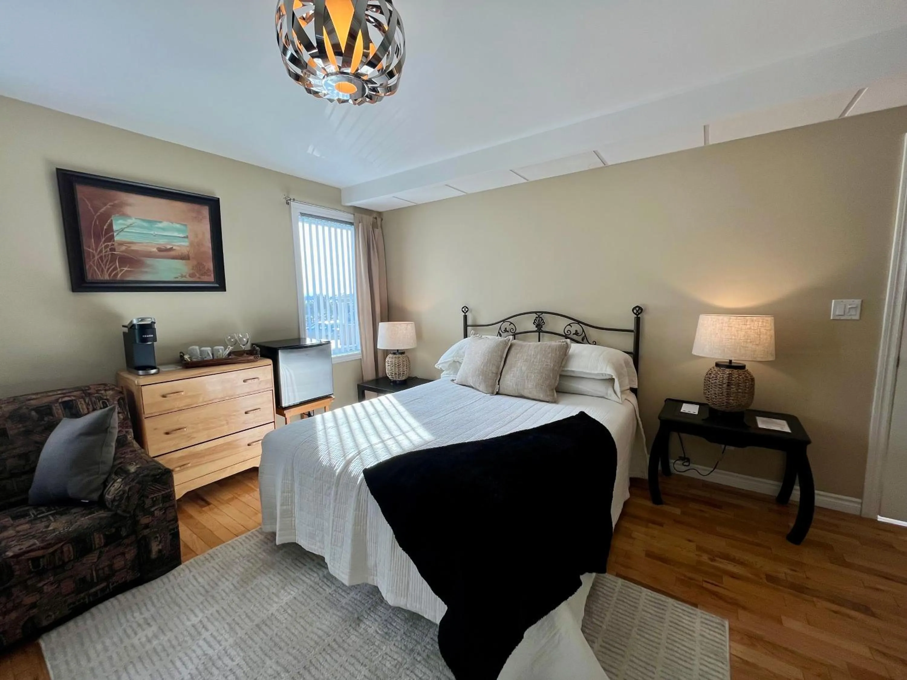 Bedroom, Bed in Auberge l'Intermède du lac