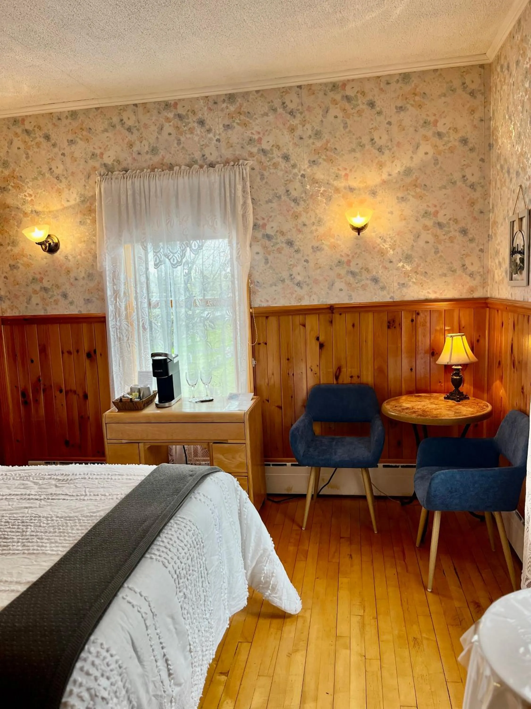 Bedroom, Bed in Auberge l'Intermède du lac