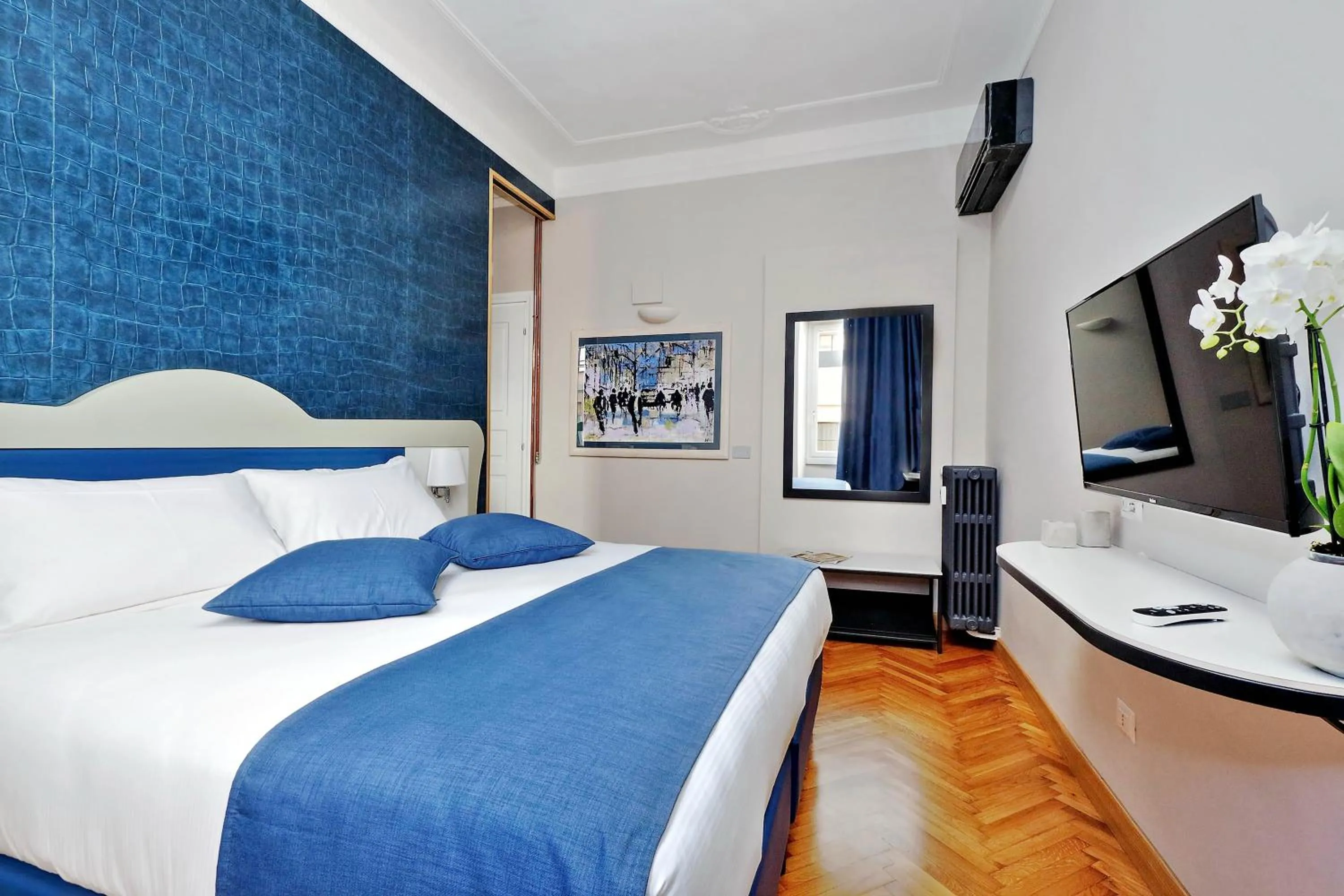 TV and multimedia, Bed in Vico Rooms and Terrace