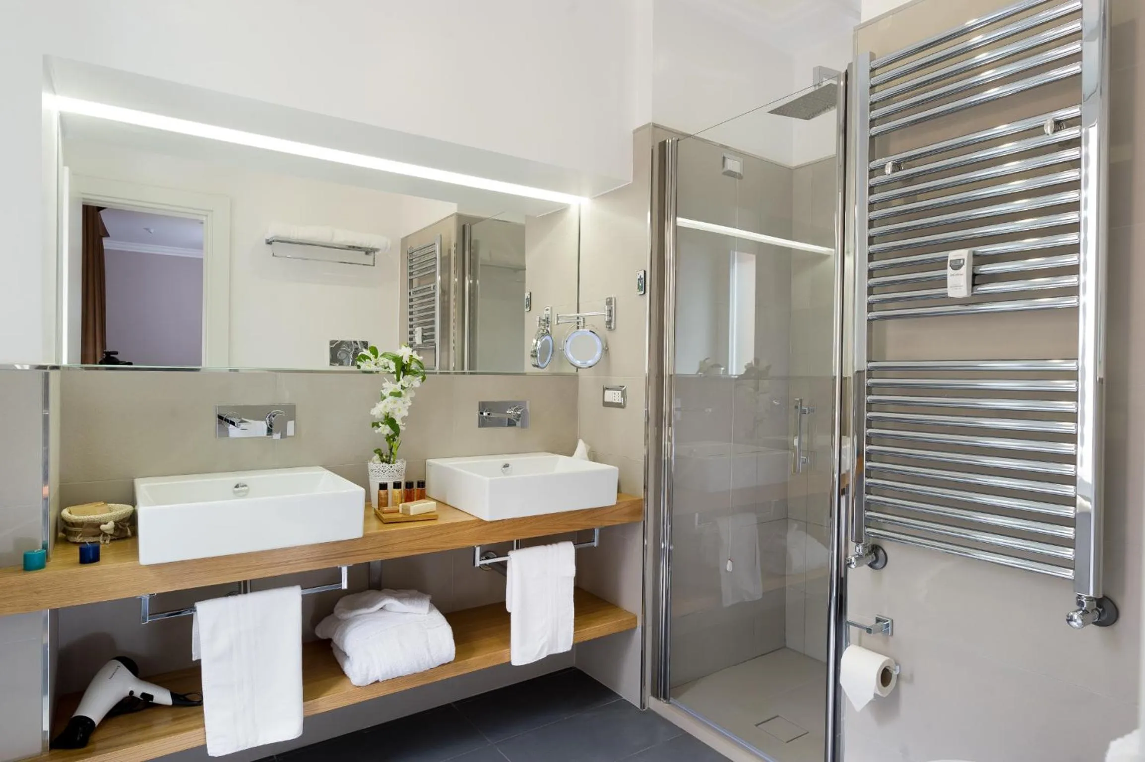 Shower in Vico Rooms and Terrace