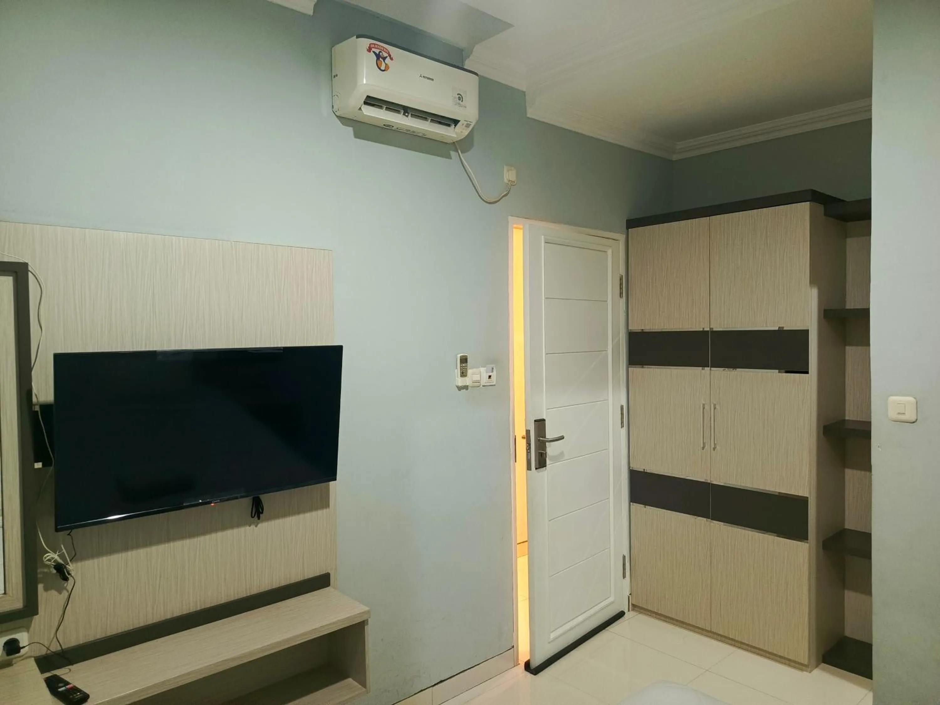 wardrobe in Kyrie Hotel