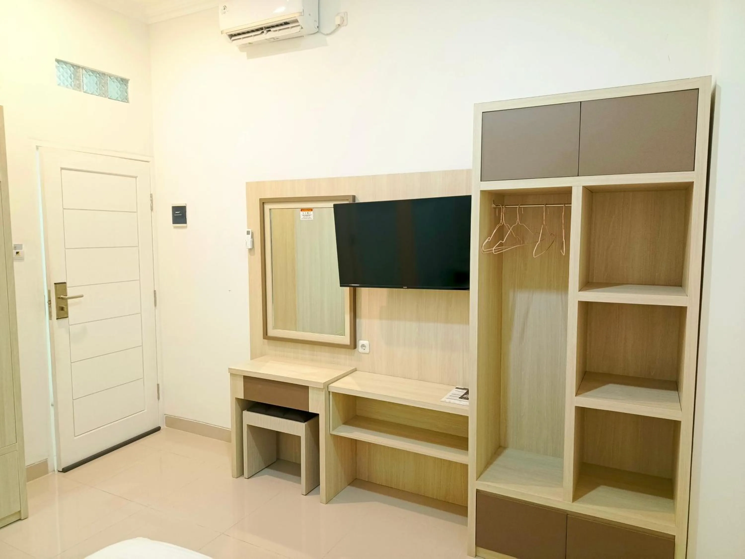 wardrobe in Kyrie Hotel