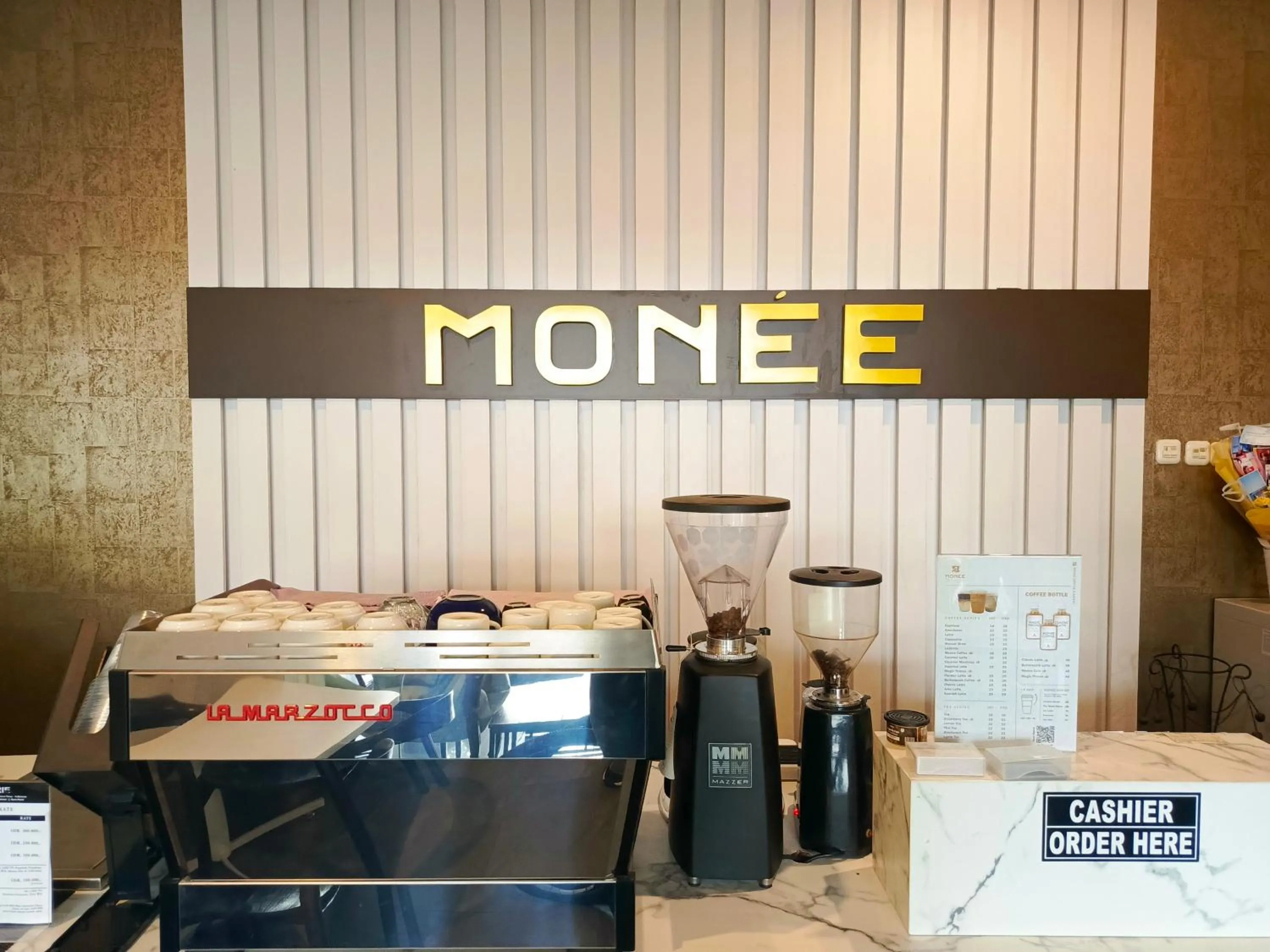 Coffee/tea facilities in Kyrie Hotel