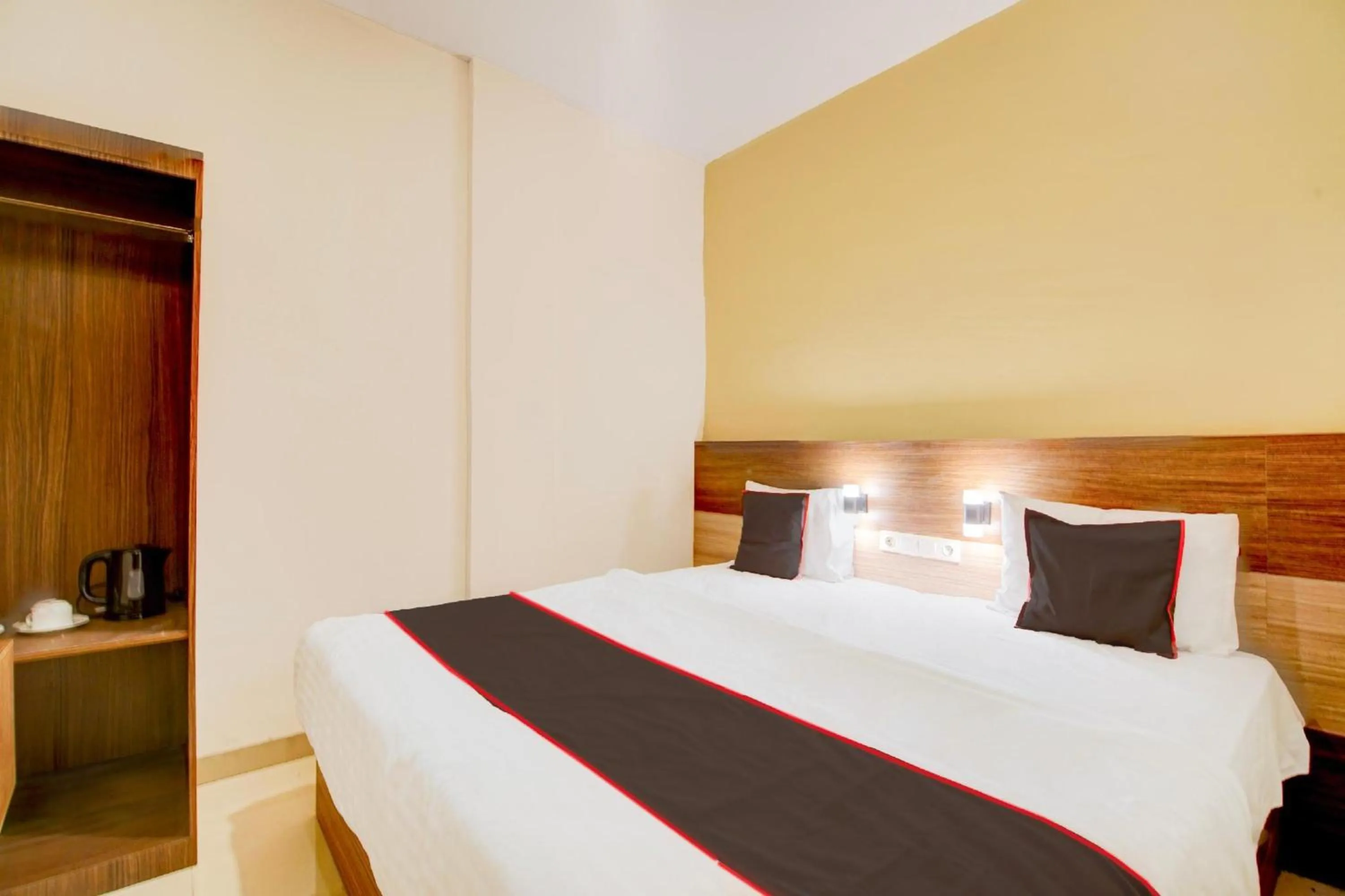 View (from property/room), Bed in Capital O Pusat Kota Pekanbaru Near Mall Living World Formerly Radja Homestay