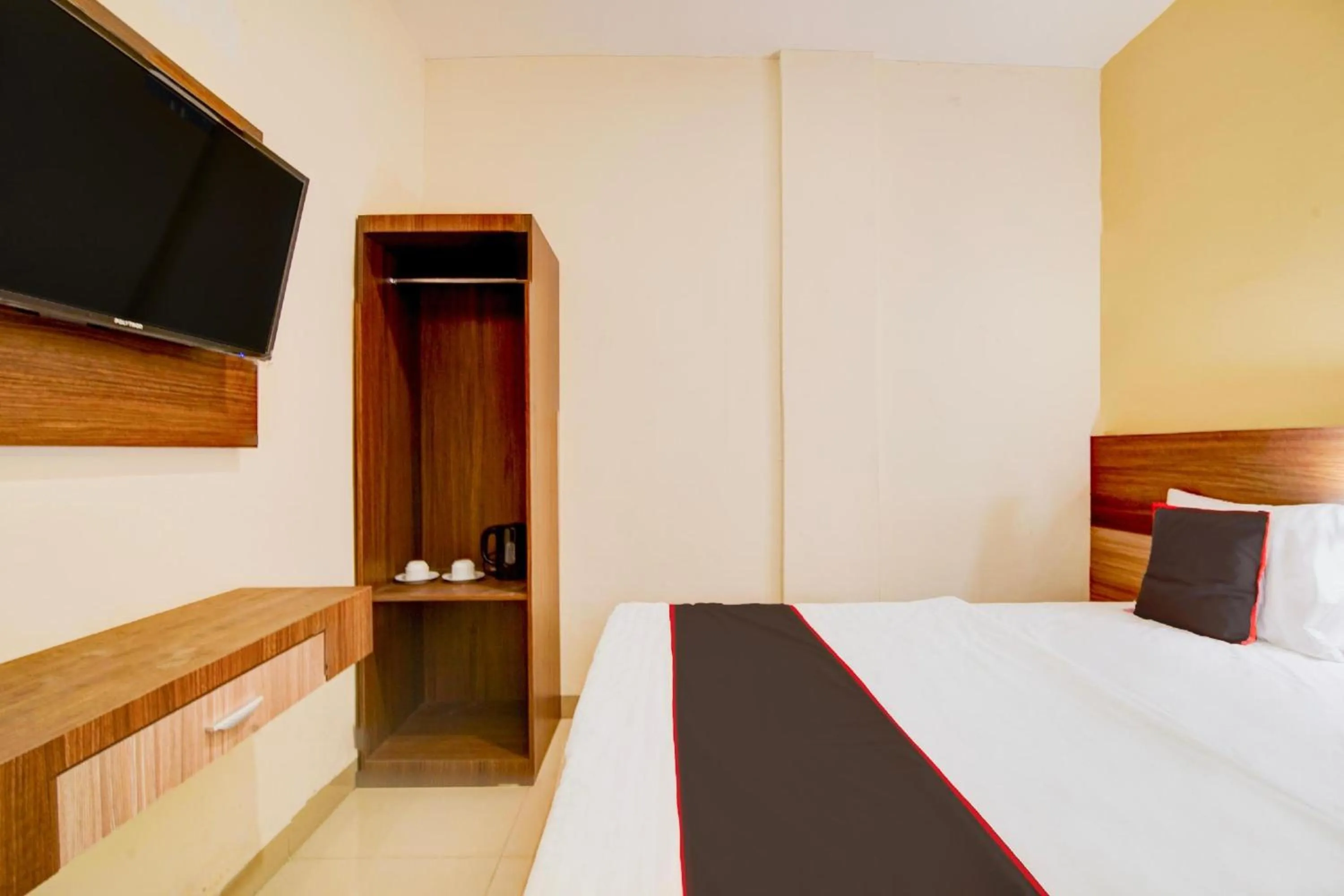 View (from property/room), Bed in Capital O Pusat Kota Pekanbaru Near Mall Living World Formerly Radja Homestay