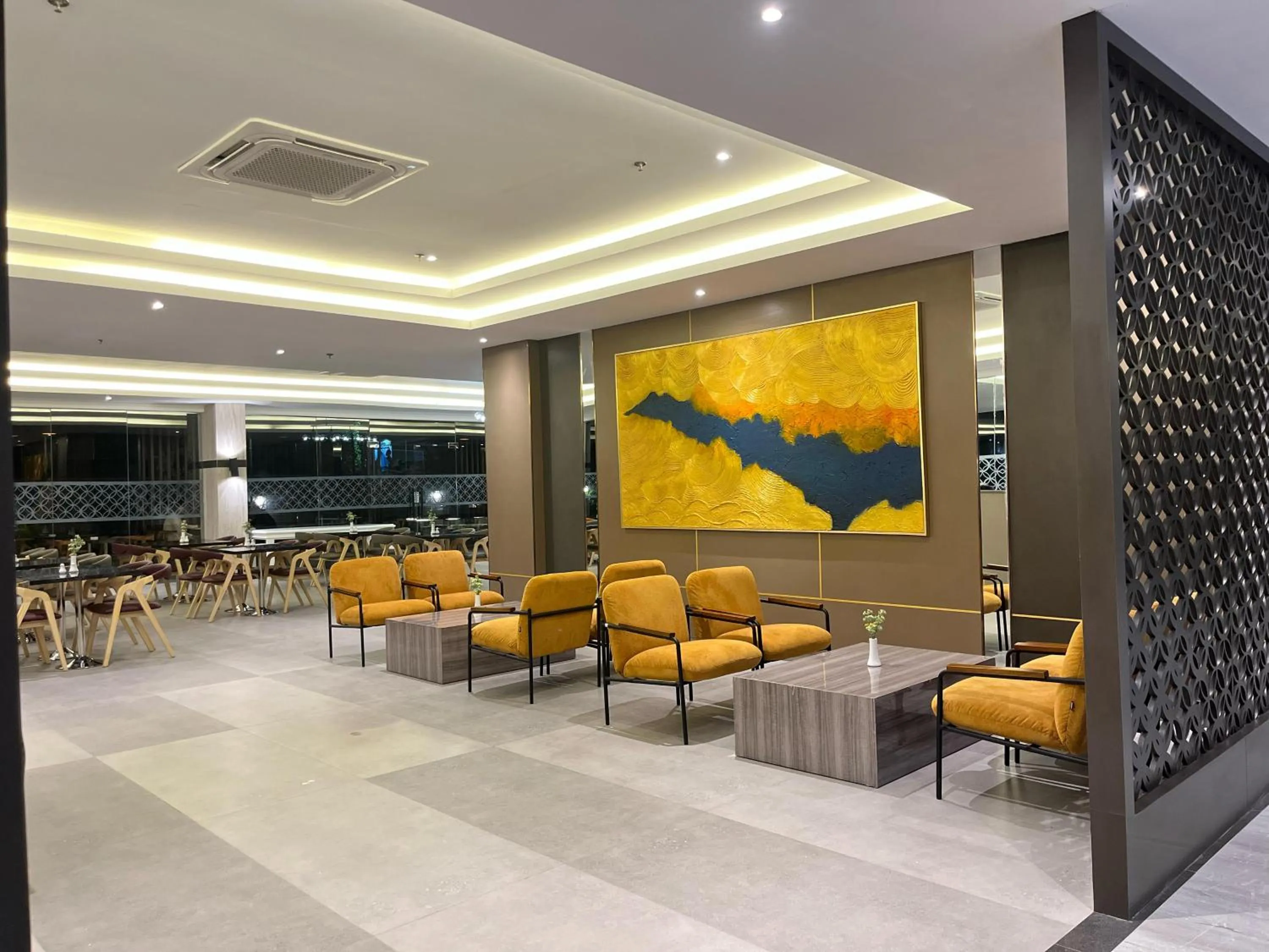 Restaurant/places to eat in LYNN Hotel Tuban