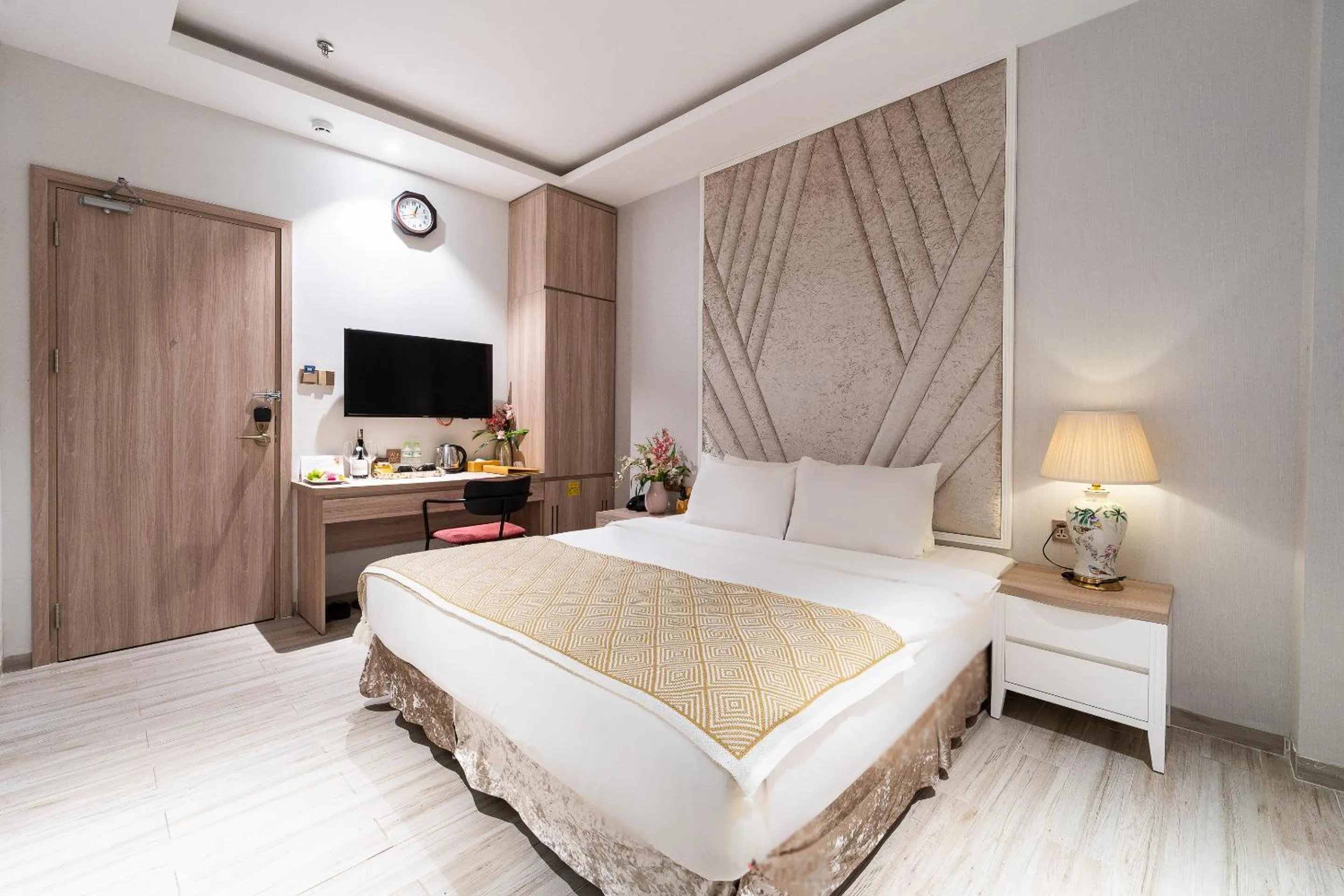 Bed in Nicecy Hotel Suites & Spa