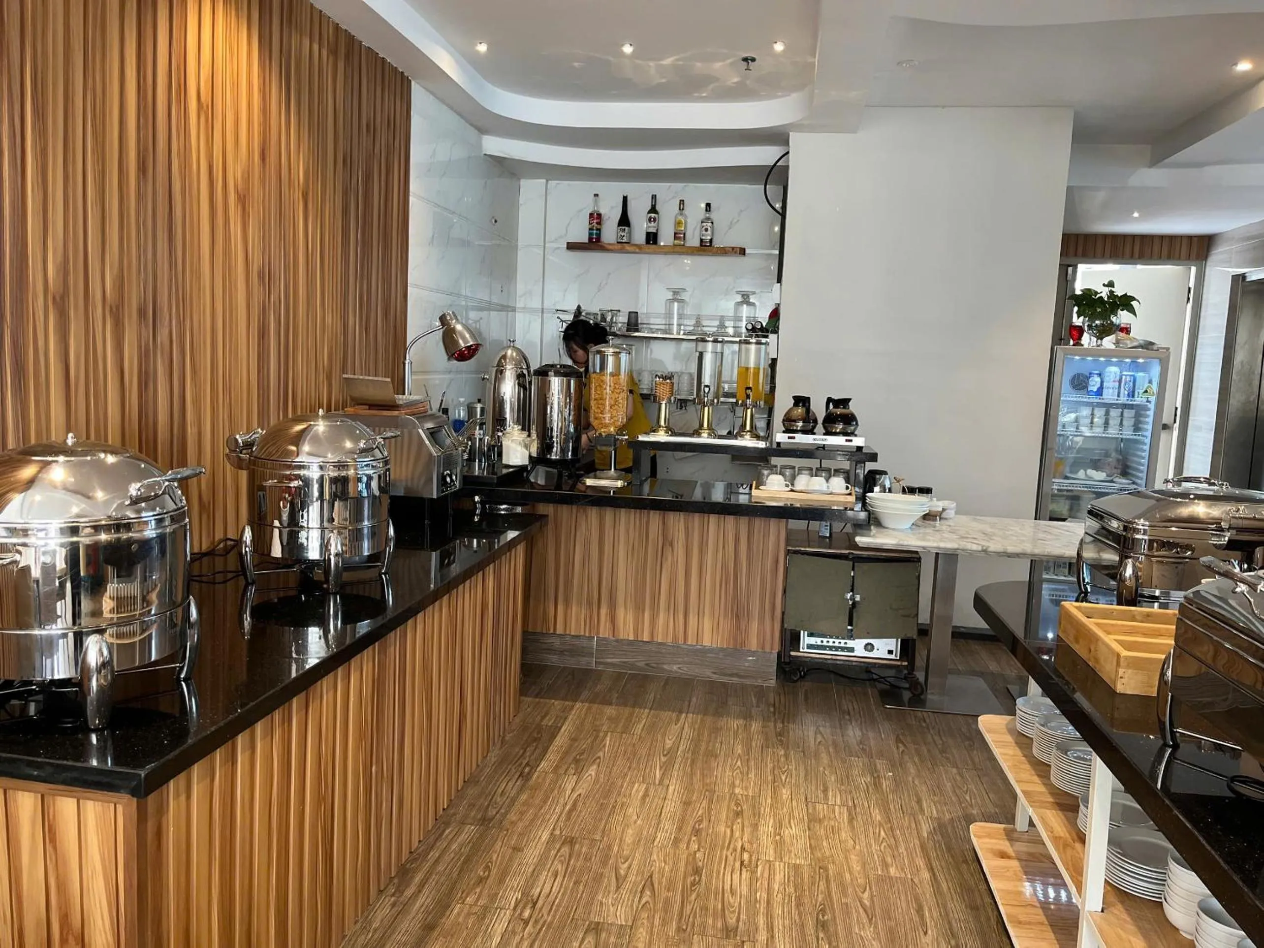 Restaurant/places to eat in Nicecy Hotel Suites & Spa