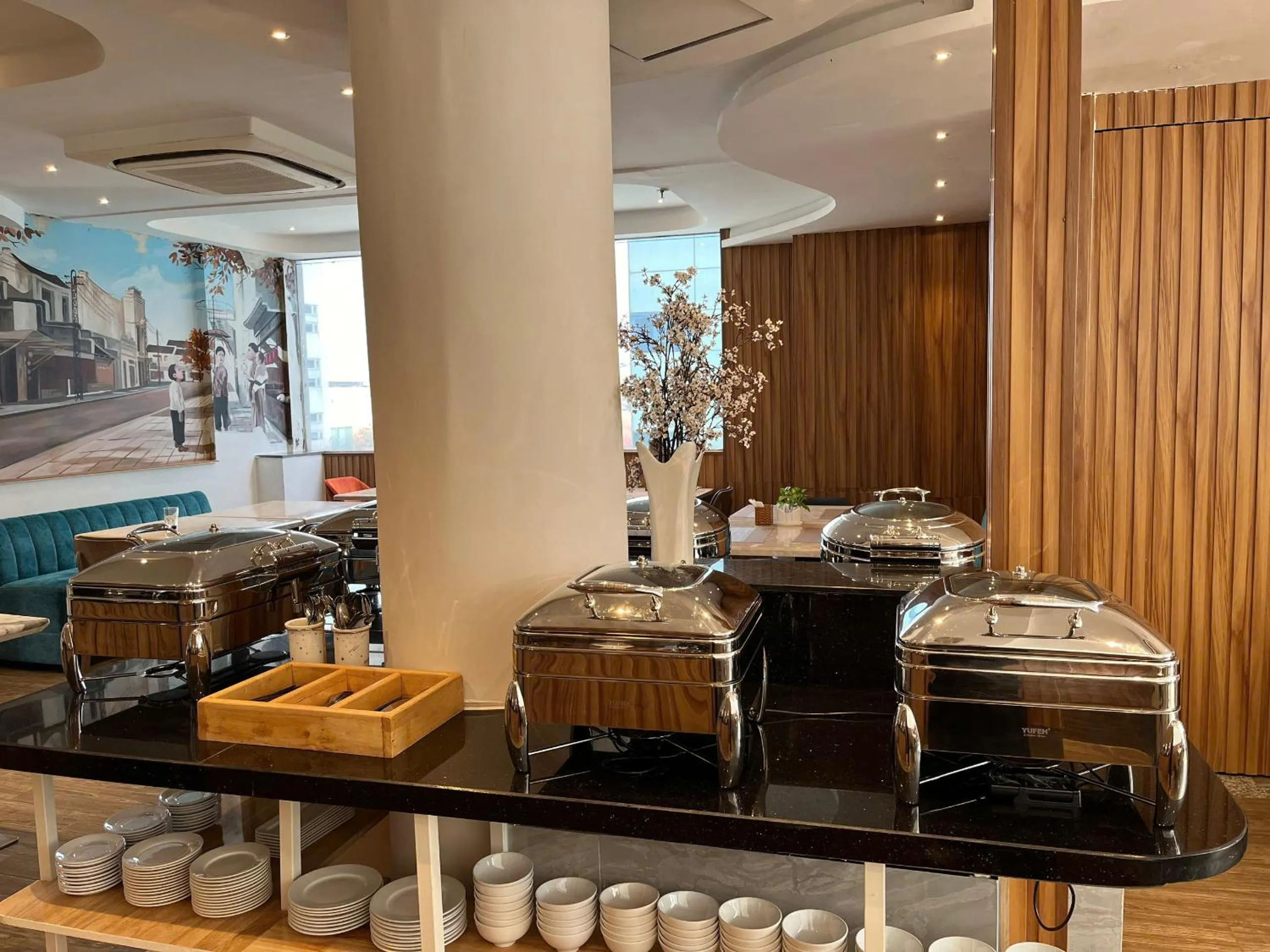 Restaurant/places to eat in Nicecy Hotel Suites & Spa