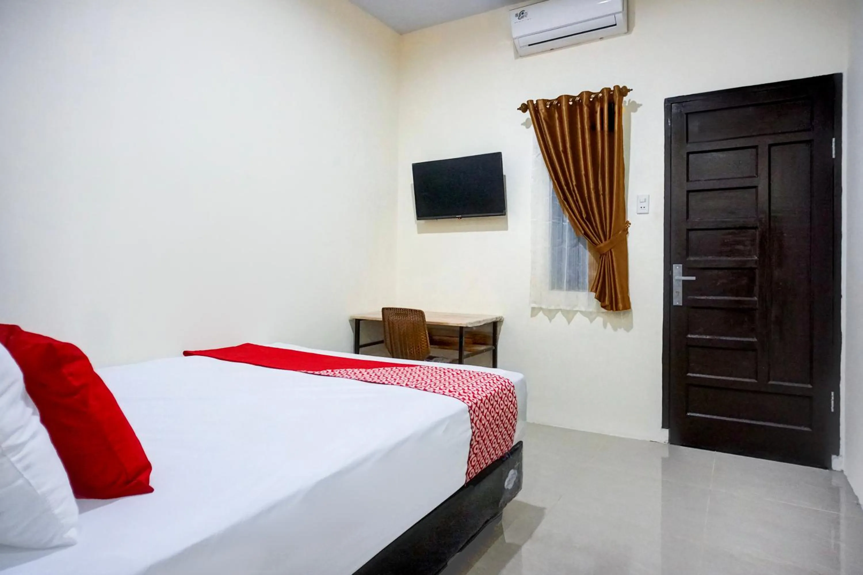 Bed in Hotel O Medan City Center Near Rumah Sakit Bunda Thamrin Formerly Mora Residence