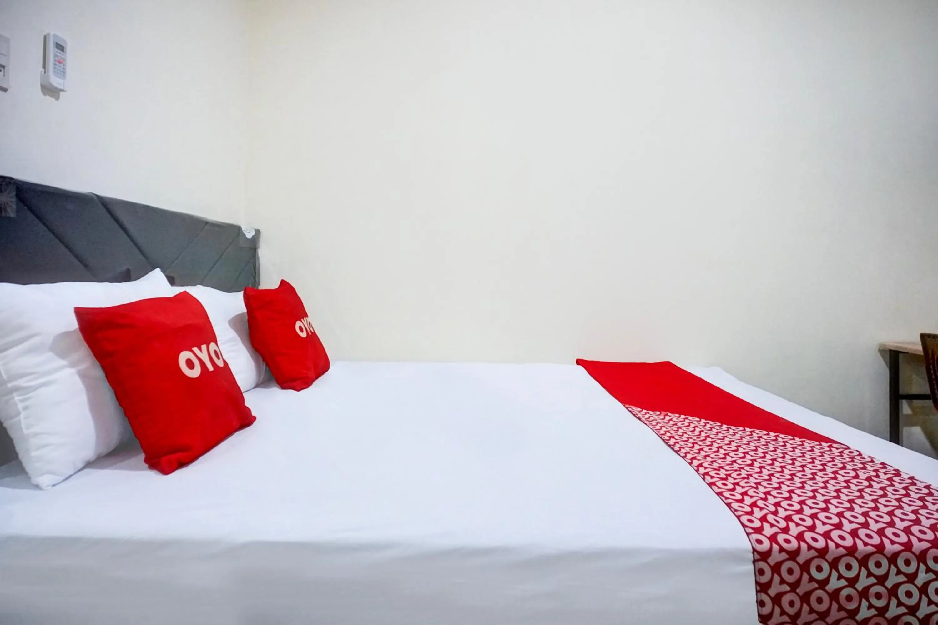 Bed in Hotel O Medan City Center Near Rumah Sakit Bunda Thamrin Formerly Mora Residence