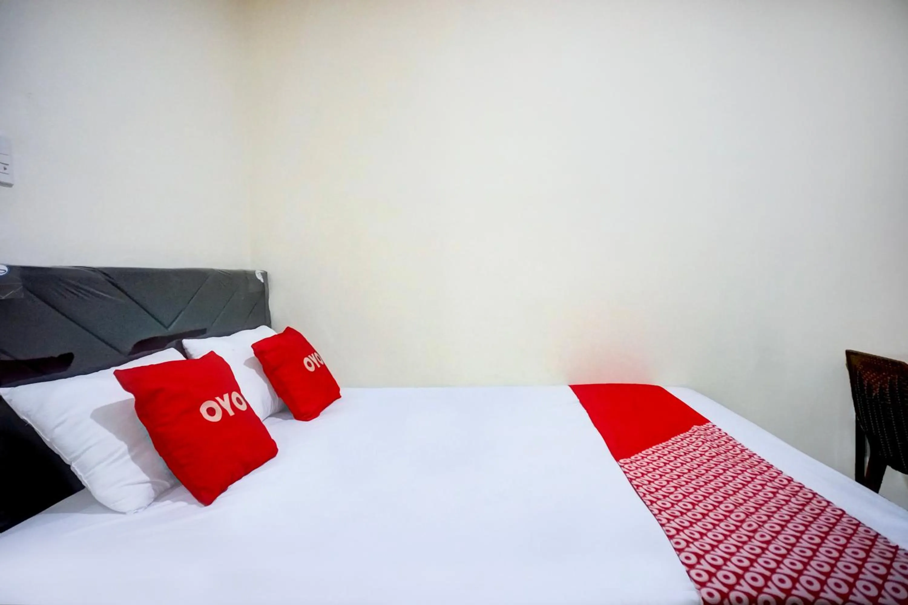 Bed in Hotel O Medan City Center Near Rumah Sakit Bunda Thamrin Formerly Mora Residence