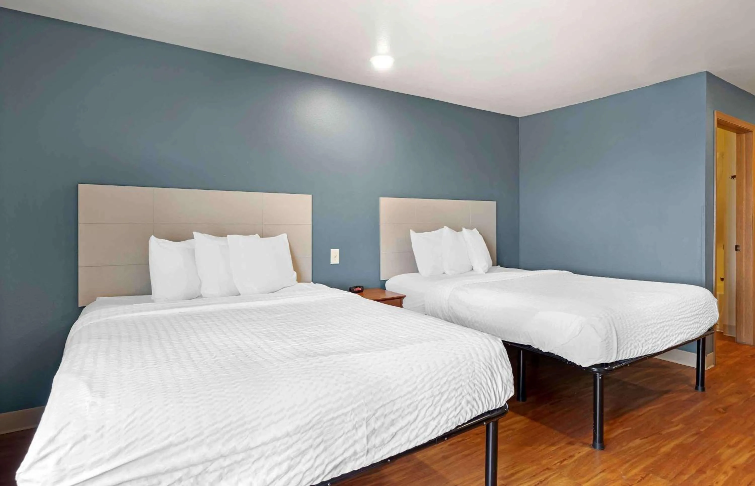 Bedroom, Bed in Extended Stay America Select Suites - Wichita - Airport