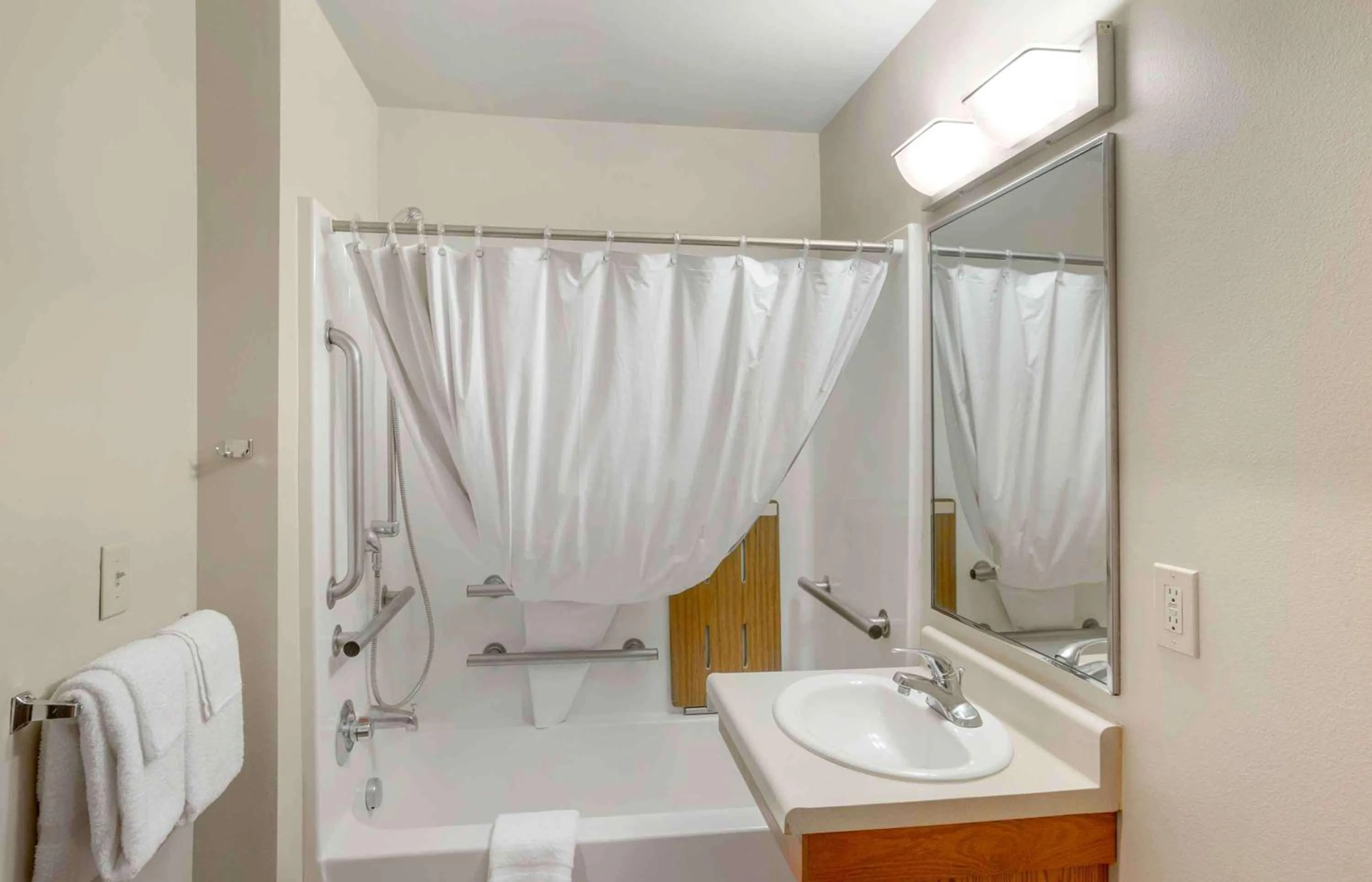 Bathroom in Extended Stay America Select Suites - Provo - American Fork